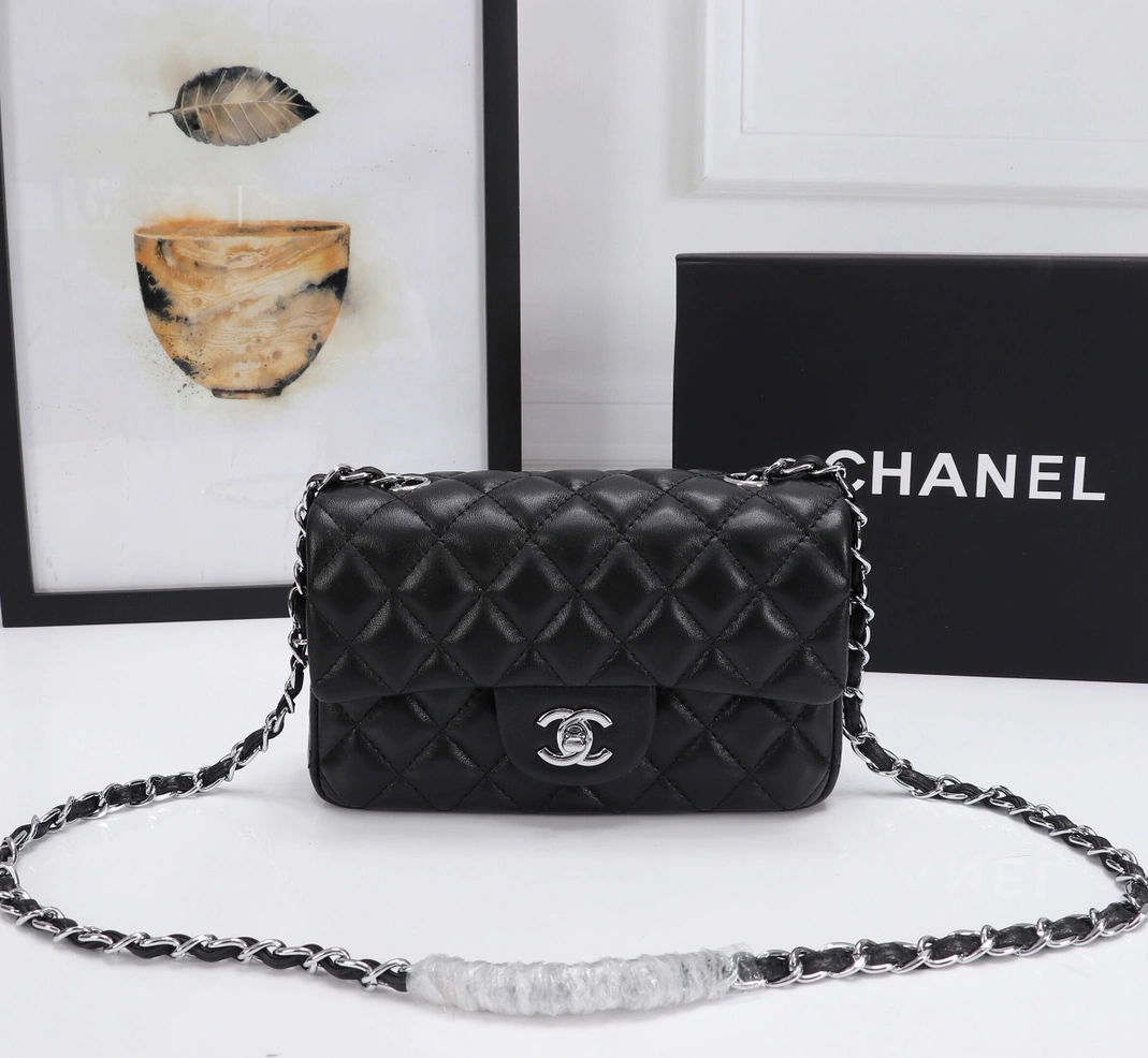 Chanel AAA Quality Messenger Bags For Women Trendy 2372