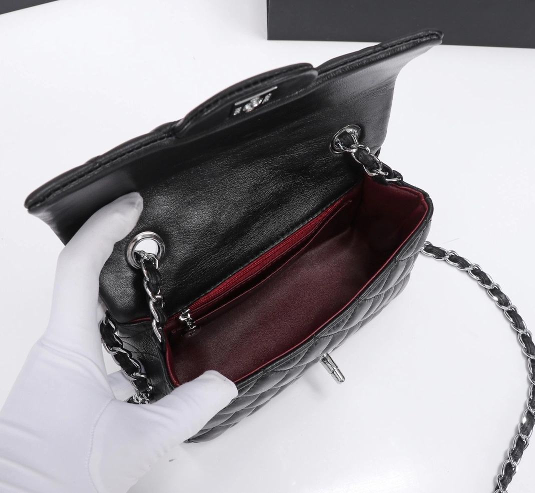 Chanel AAA Quality Messenger Bags For Women Trendy 2372