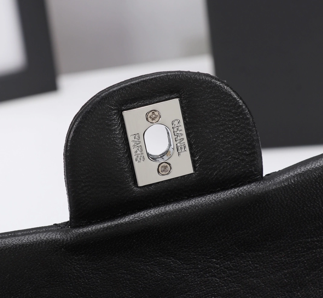 Chanel AAA Quality Messenger Bags For Women Trendy 2372