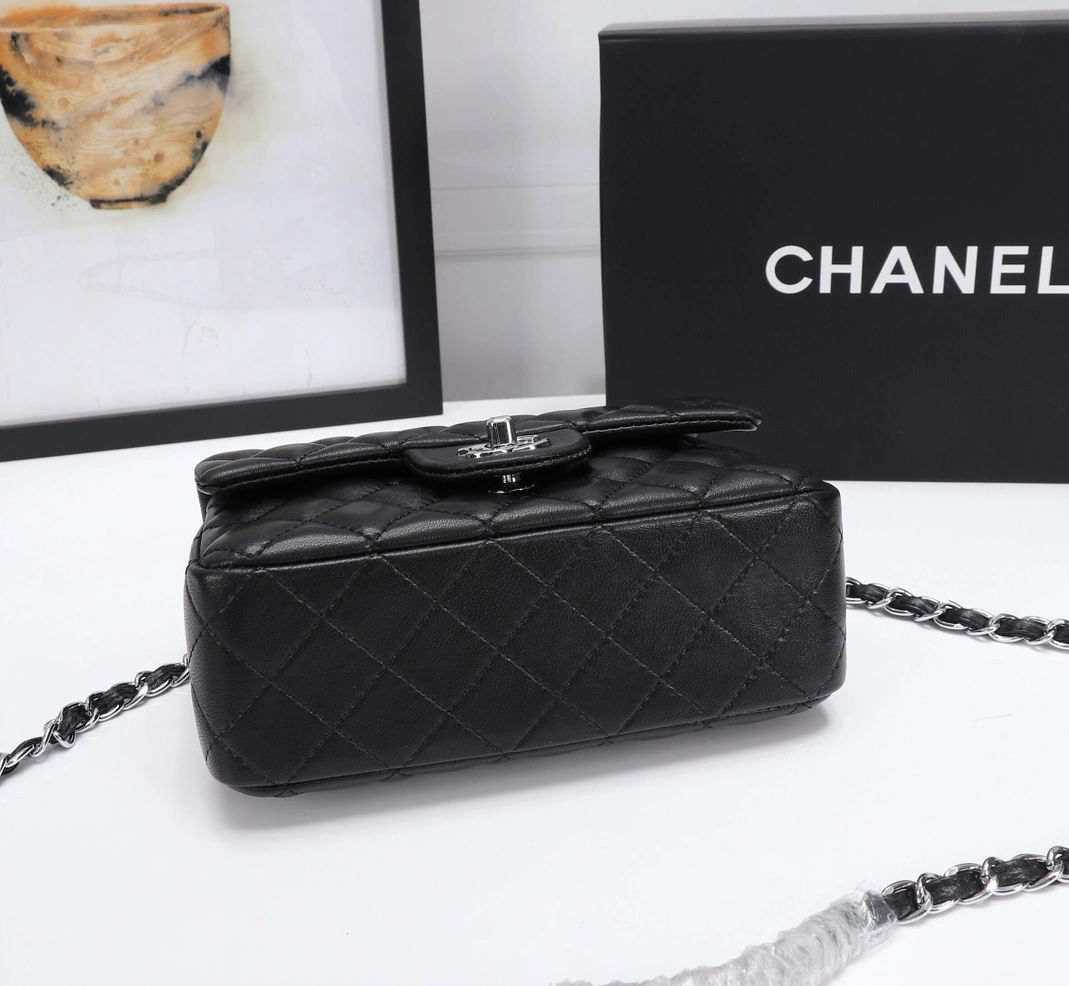 Chanel AAA Quality Messenger Bags For Women Trendy 2372