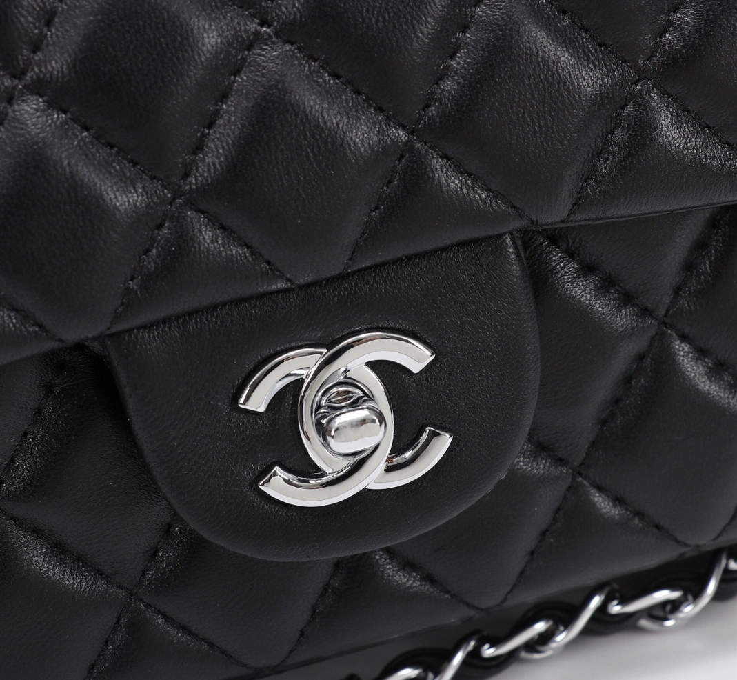 Chanel AAA Quality Messenger Bags For Women Trendy 2372