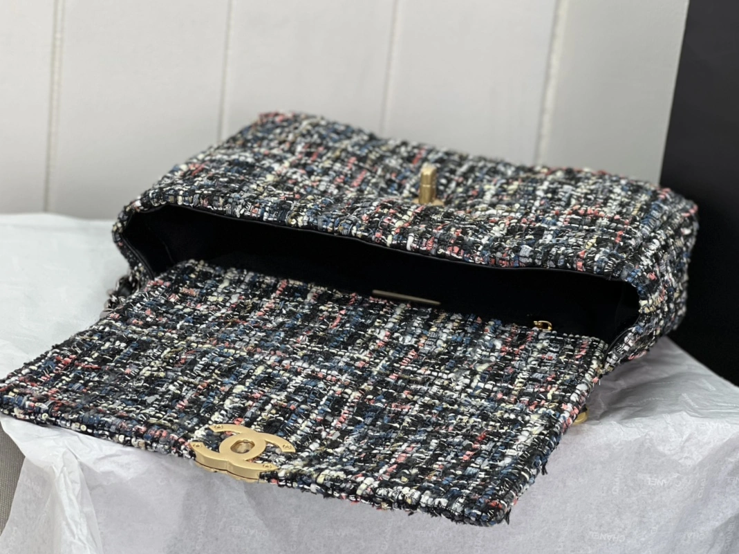 Chanel AAA Quality Messenger Bags For Women Trendy 5377