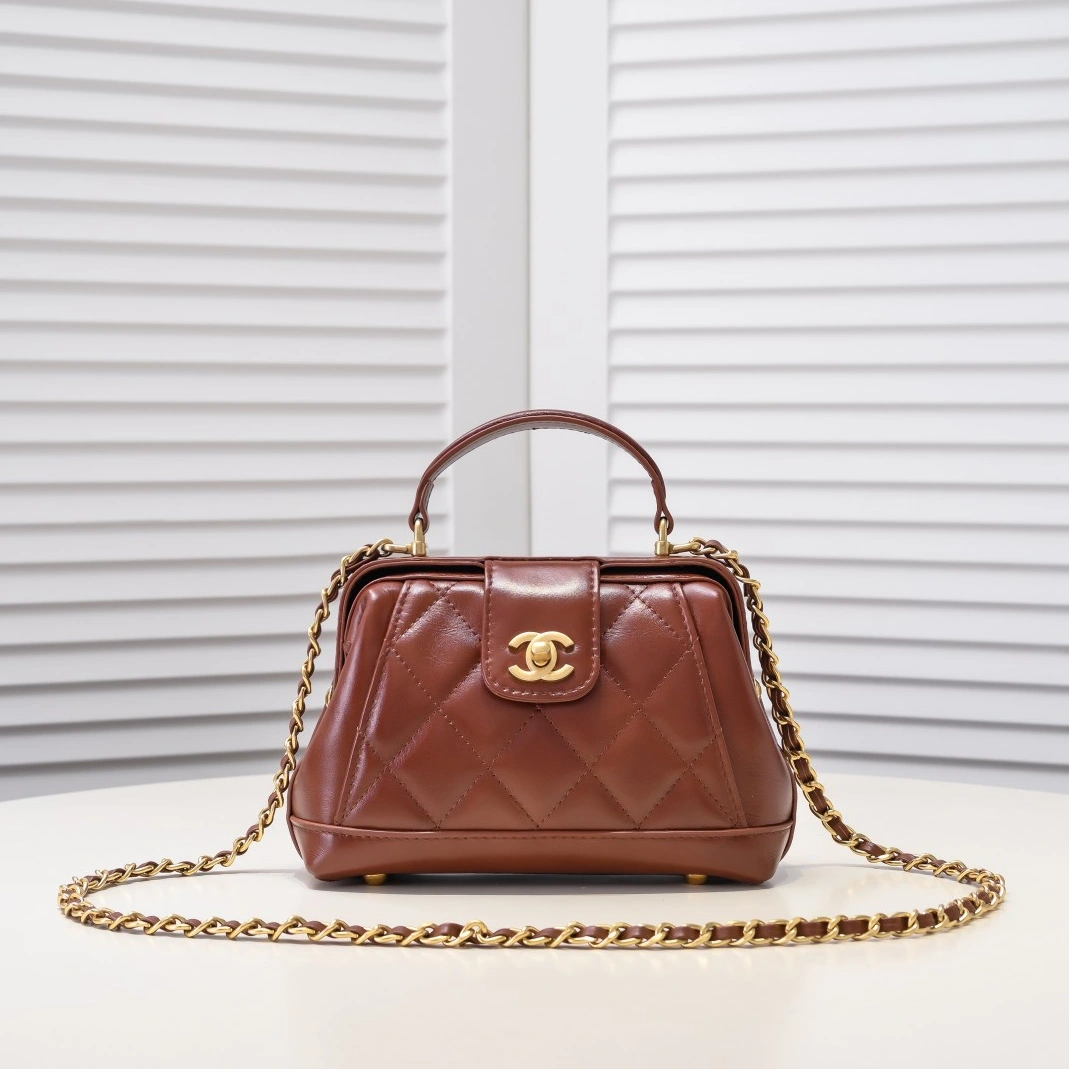 Chanel AAA Quality Messenger Bags For Women UrbanStyle 2070