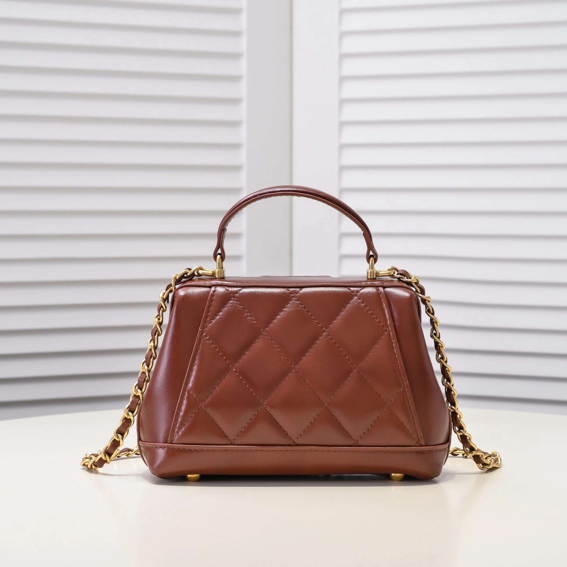 Chanel AAA Quality Messenger Bags For Women UrbanStyle 2070