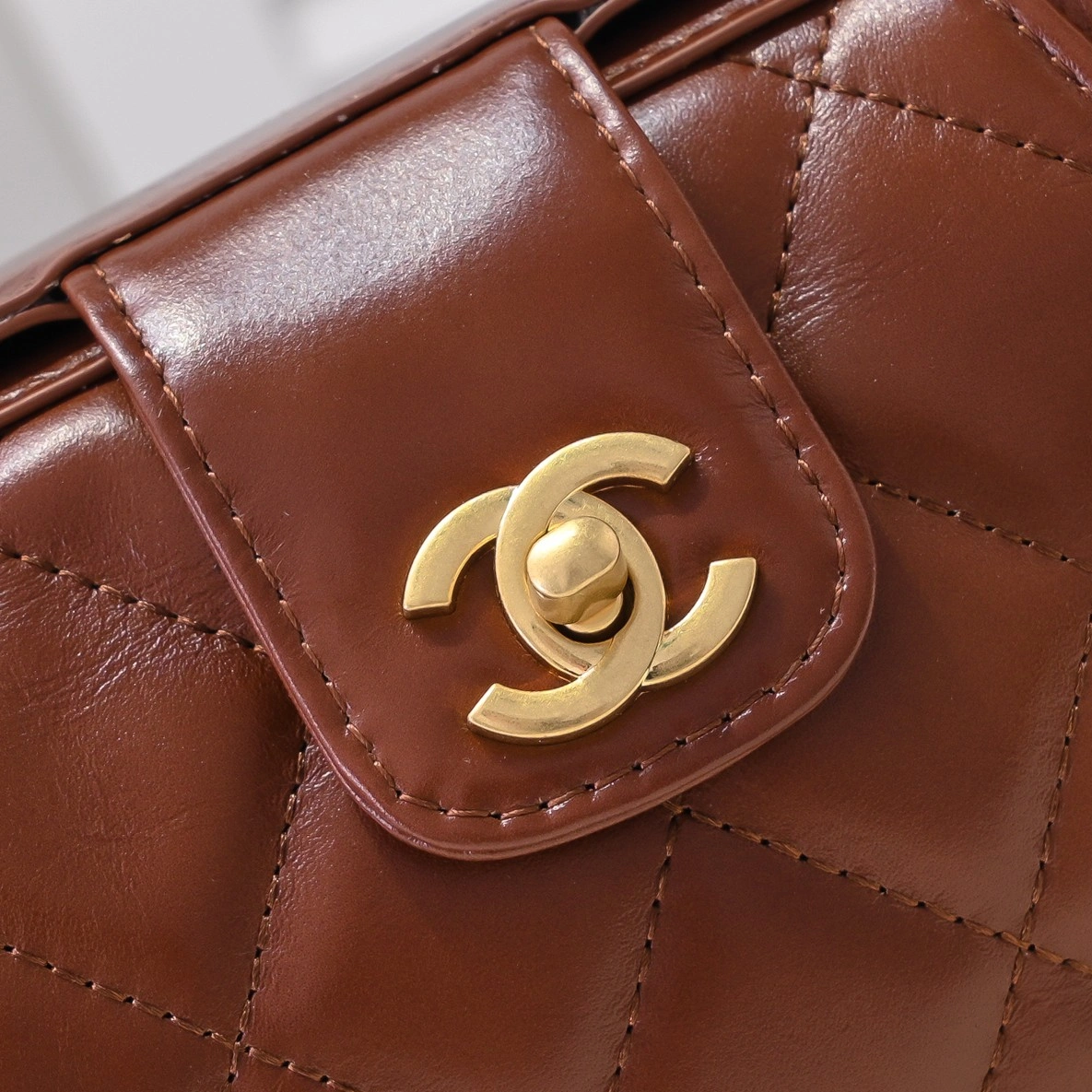 Chanel AAA Quality Messenger Bags For Women UrbanStyle 2070