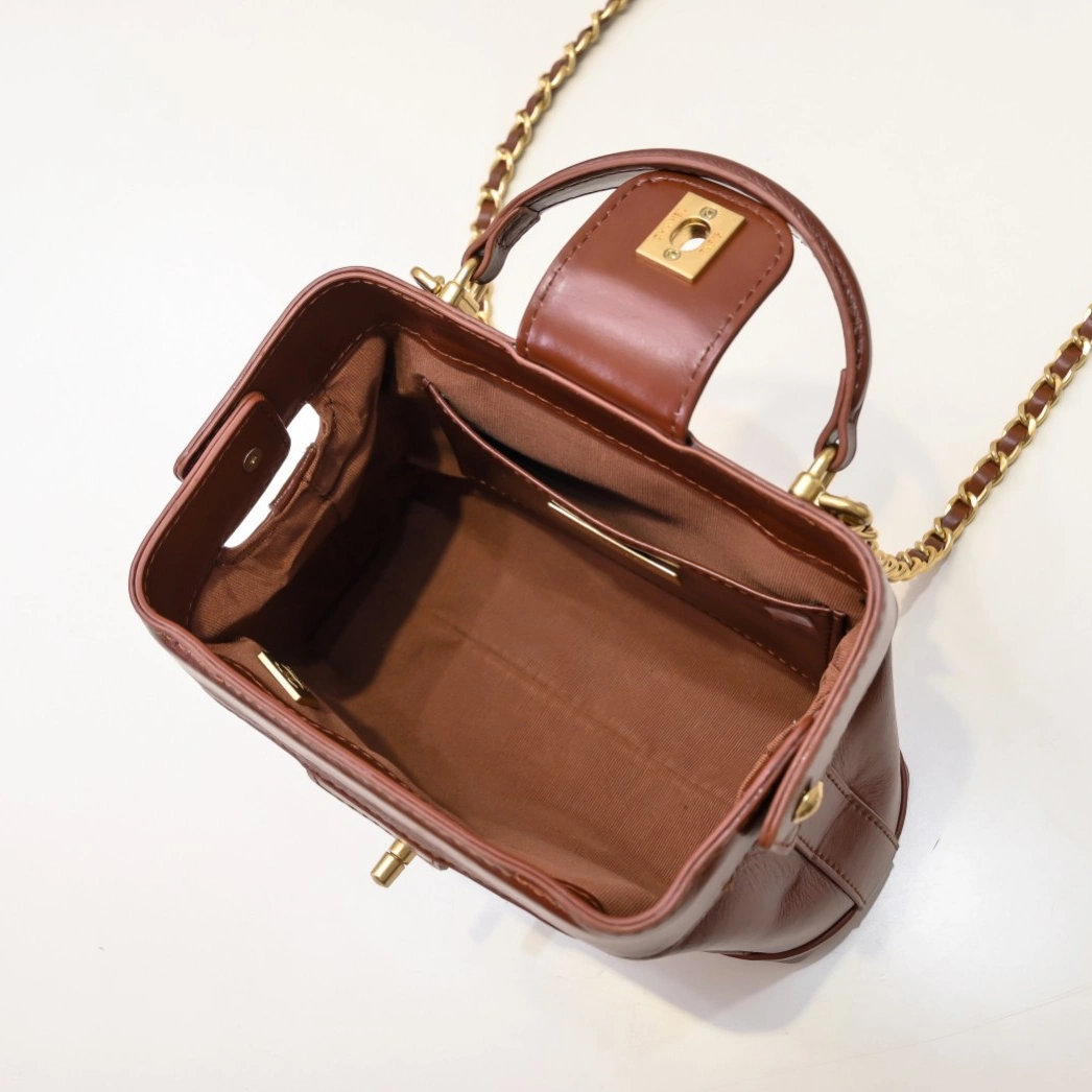 Chanel AAA Quality Messenger Bags For Women UrbanStyle 2070