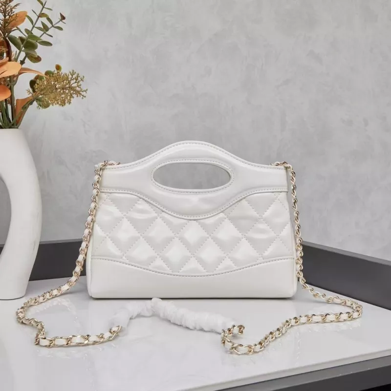 Chanel AAA Quality Messenger Bags For Women UrbanStyle 2351