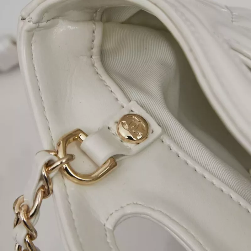 Chanel AAA Quality Messenger Bags For Women UrbanStyle 2351