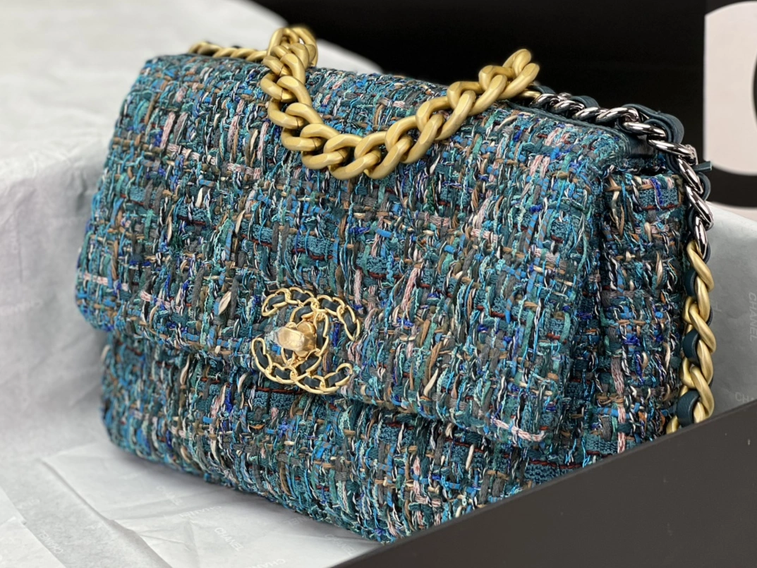 Chanel AAA Quality Messenger Bags For Women Versatile 2413