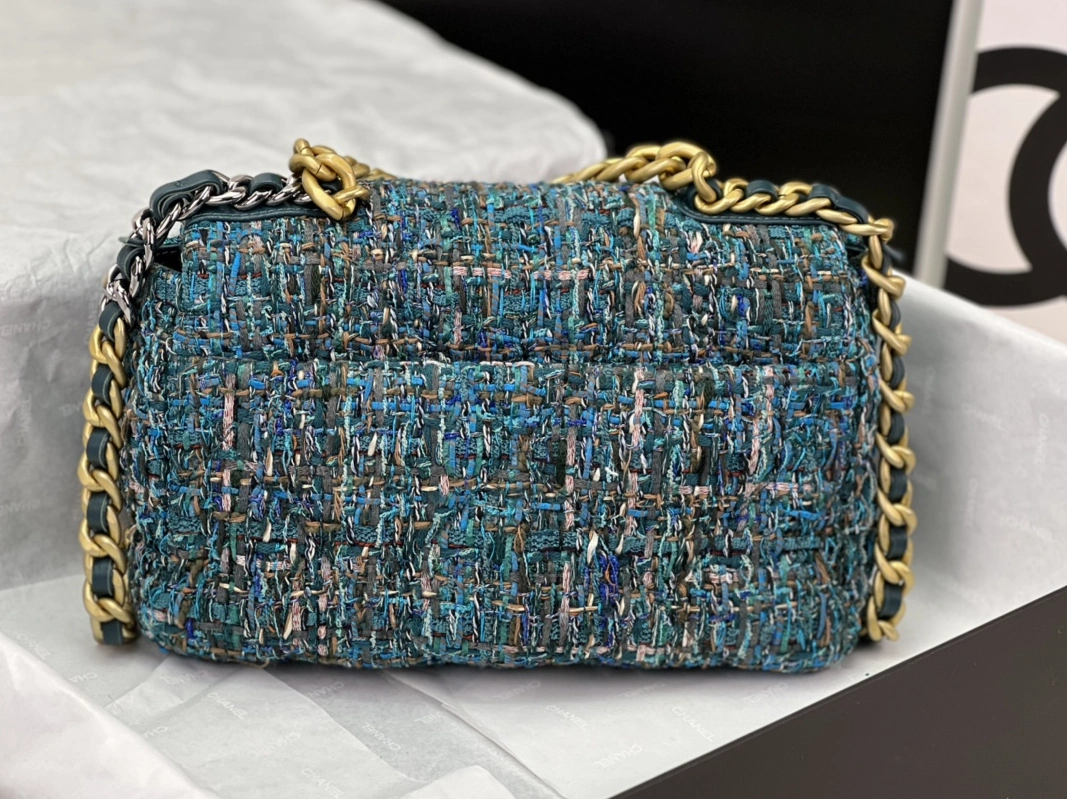 Chanel AAA Quality Messenger Bags For Women Versatile 2413