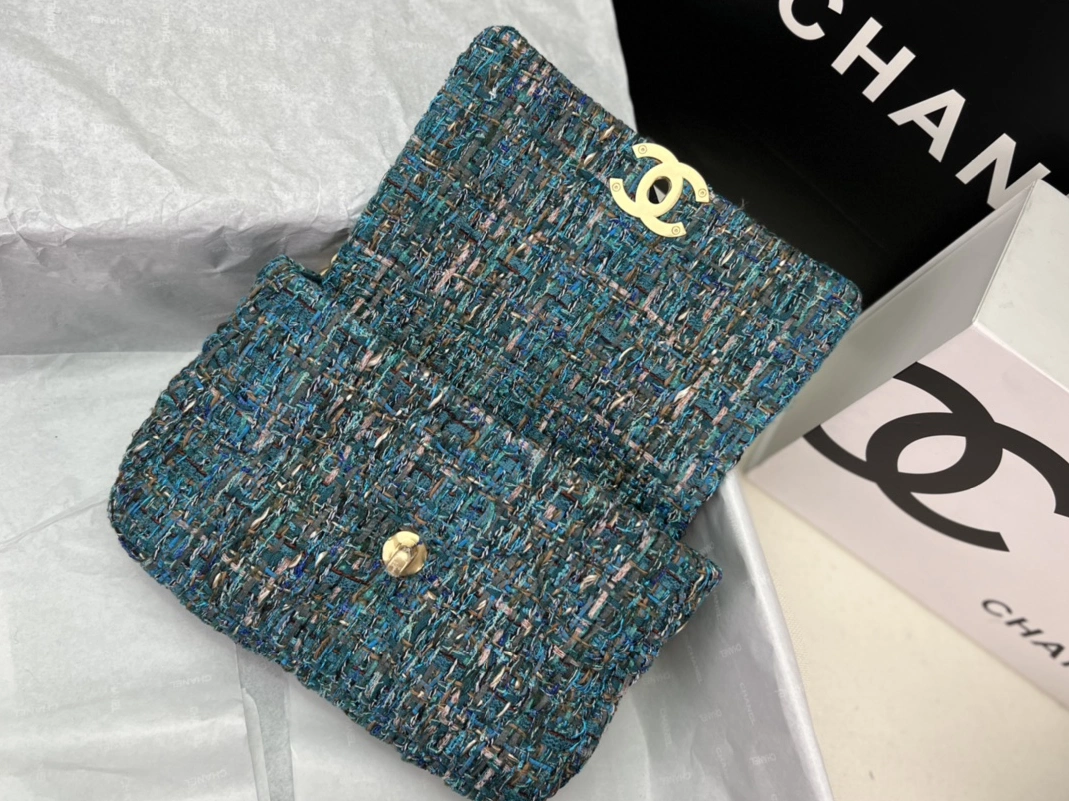 Chanel AAA Quality Messenger Bags For Women Versatile 2413