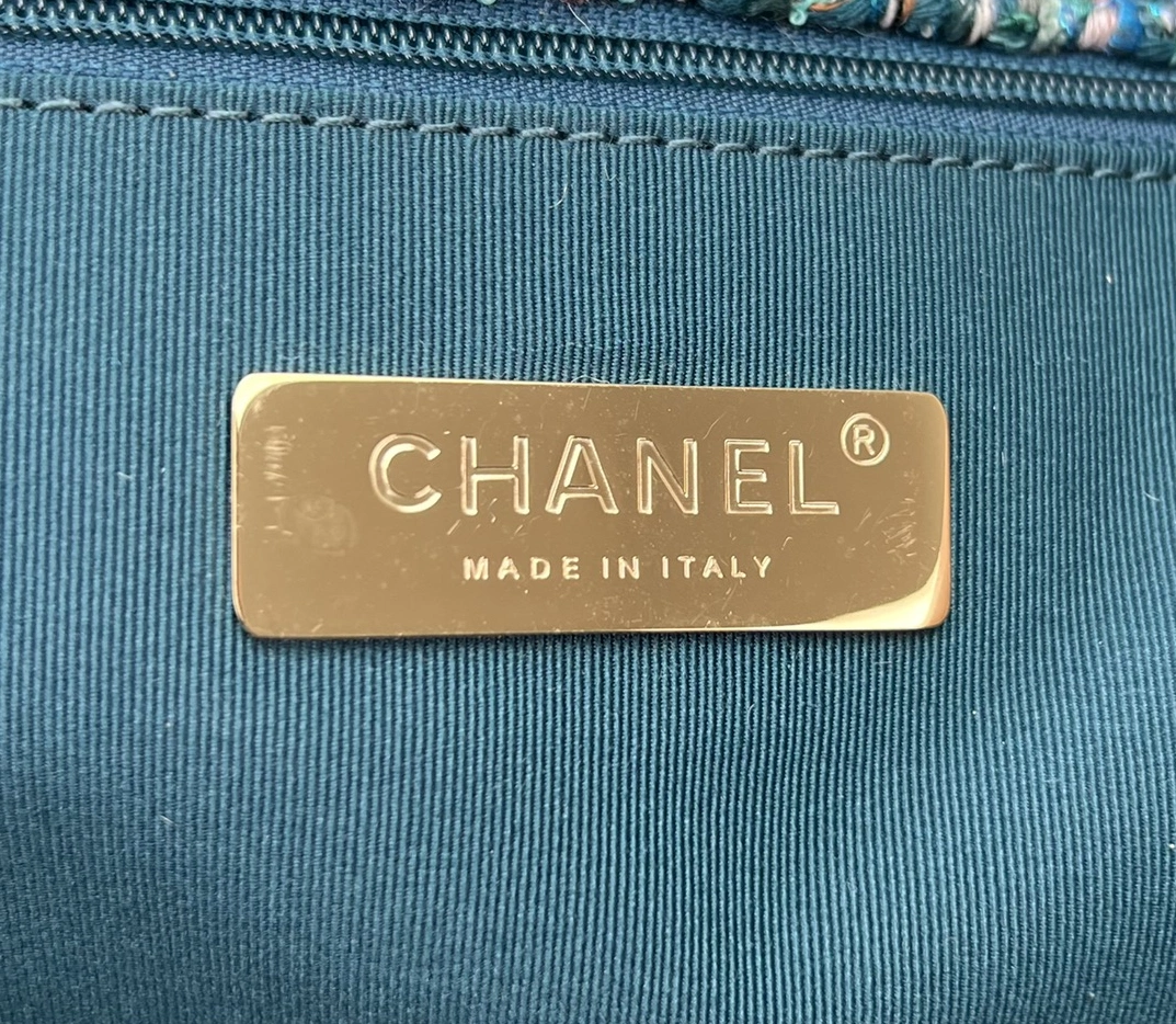 Chanel AAA Quality Messenger Bags For Women Versatile 2413