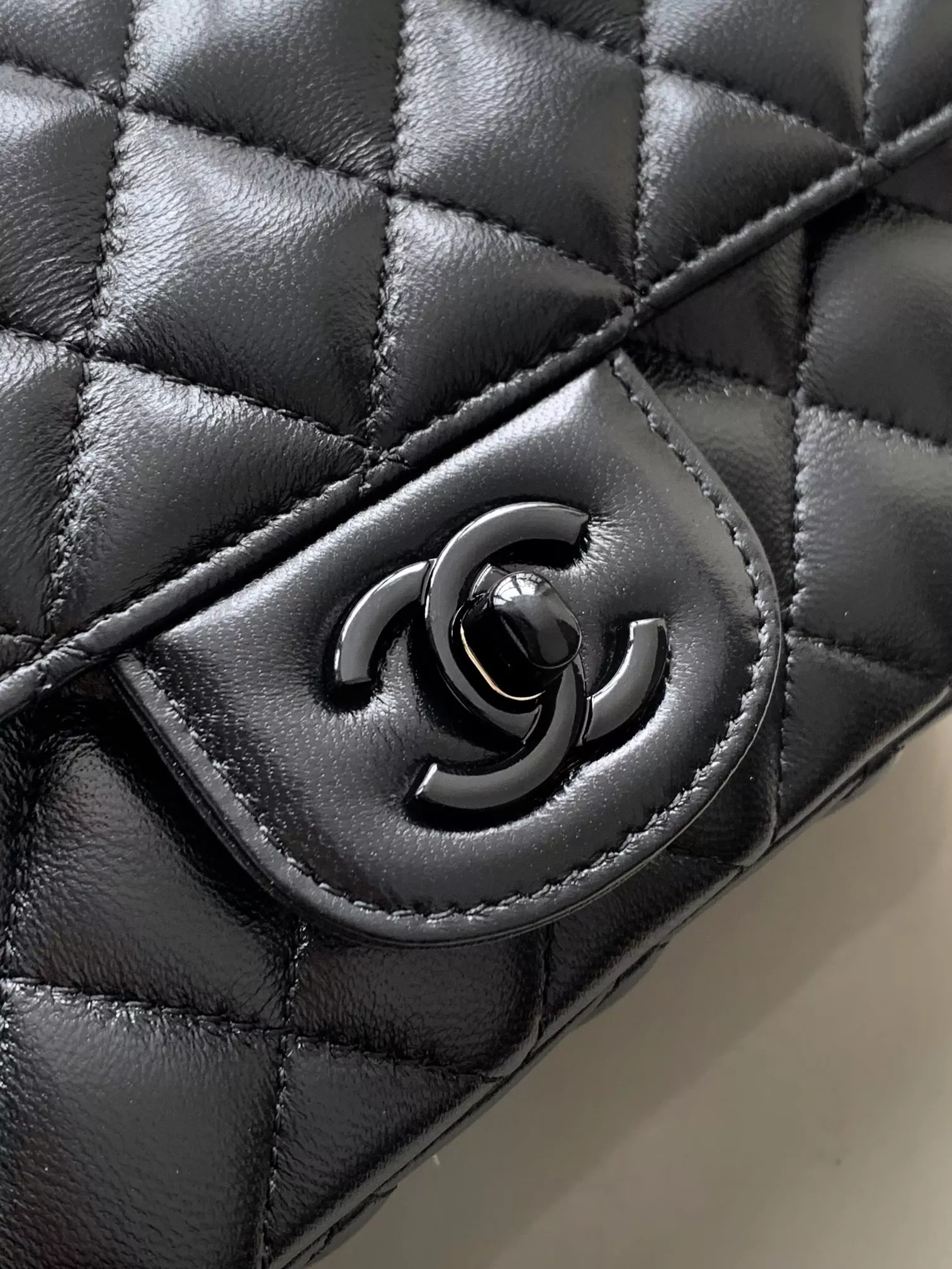 Chanel AAA Quality Messenger Bags For Women Versatile 2579