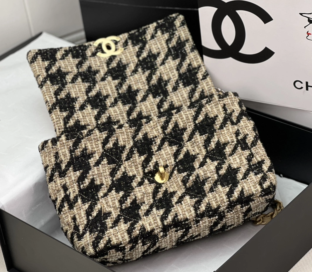 Chanel AAA Quality Messenger Bags For Women Versatile 4576
