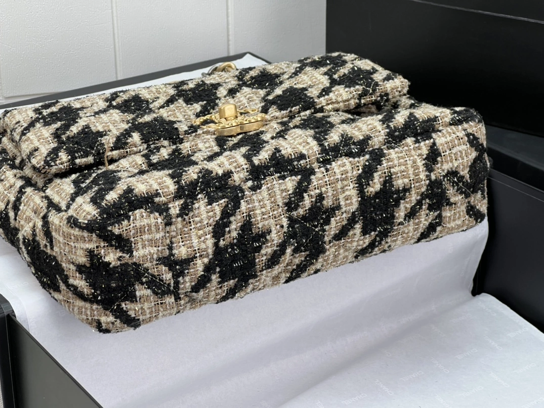 Chanel AAA Quality Messenger Bags For Women Versatile 4576