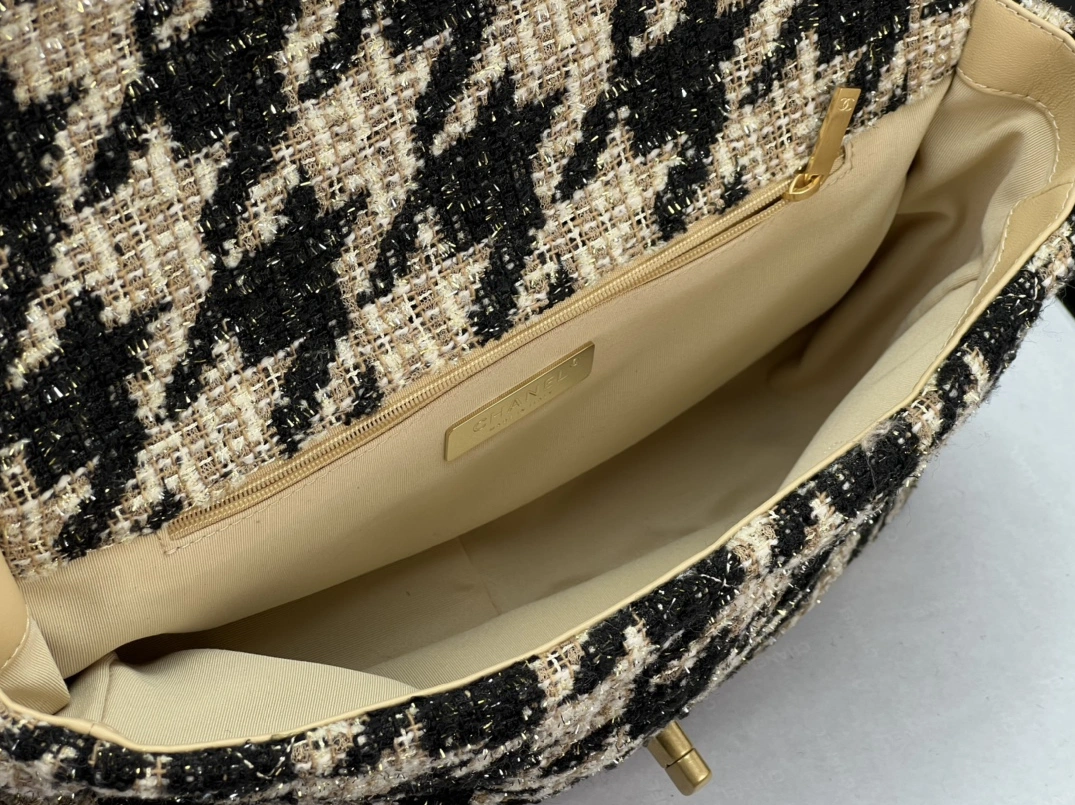 Chanel AAA Quality Messenger Bags For Women Versatile 4576