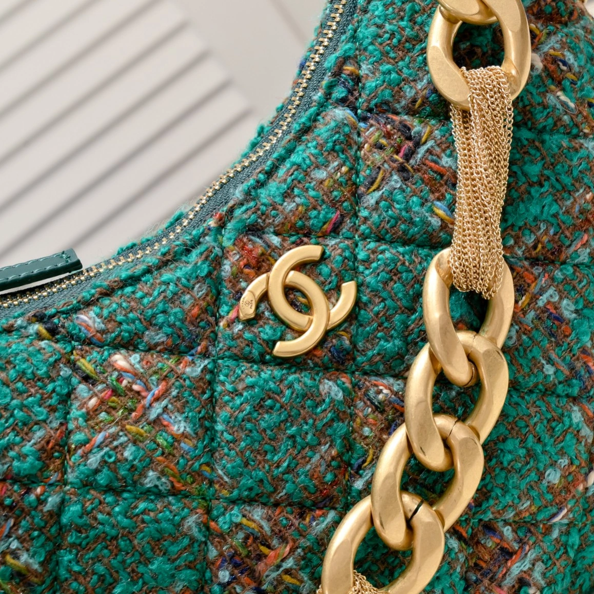 Chanel AAA Quality Messenger Bags For Women Versatile 927
