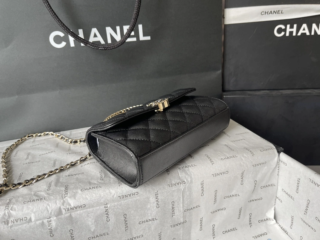 Chanel AAA Quality Messenger Bags For Women Vibrant 1354