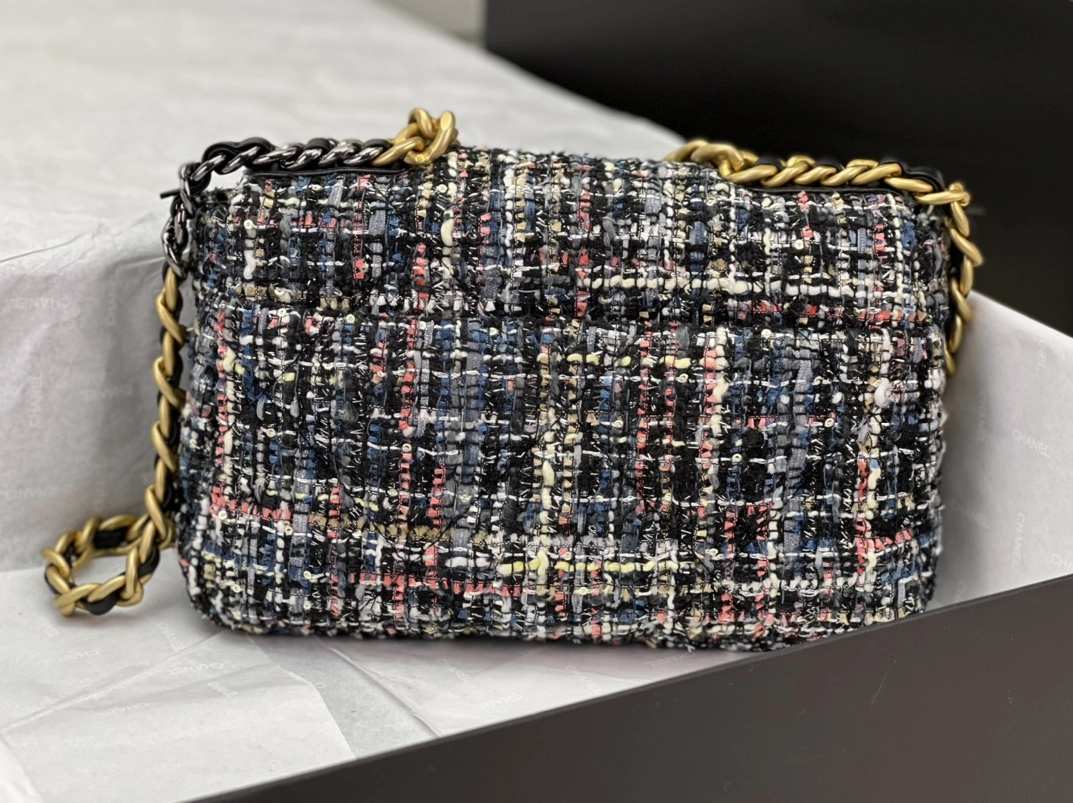 Chanel AAA Quality Messenger Bags For Women Vibrant 5790