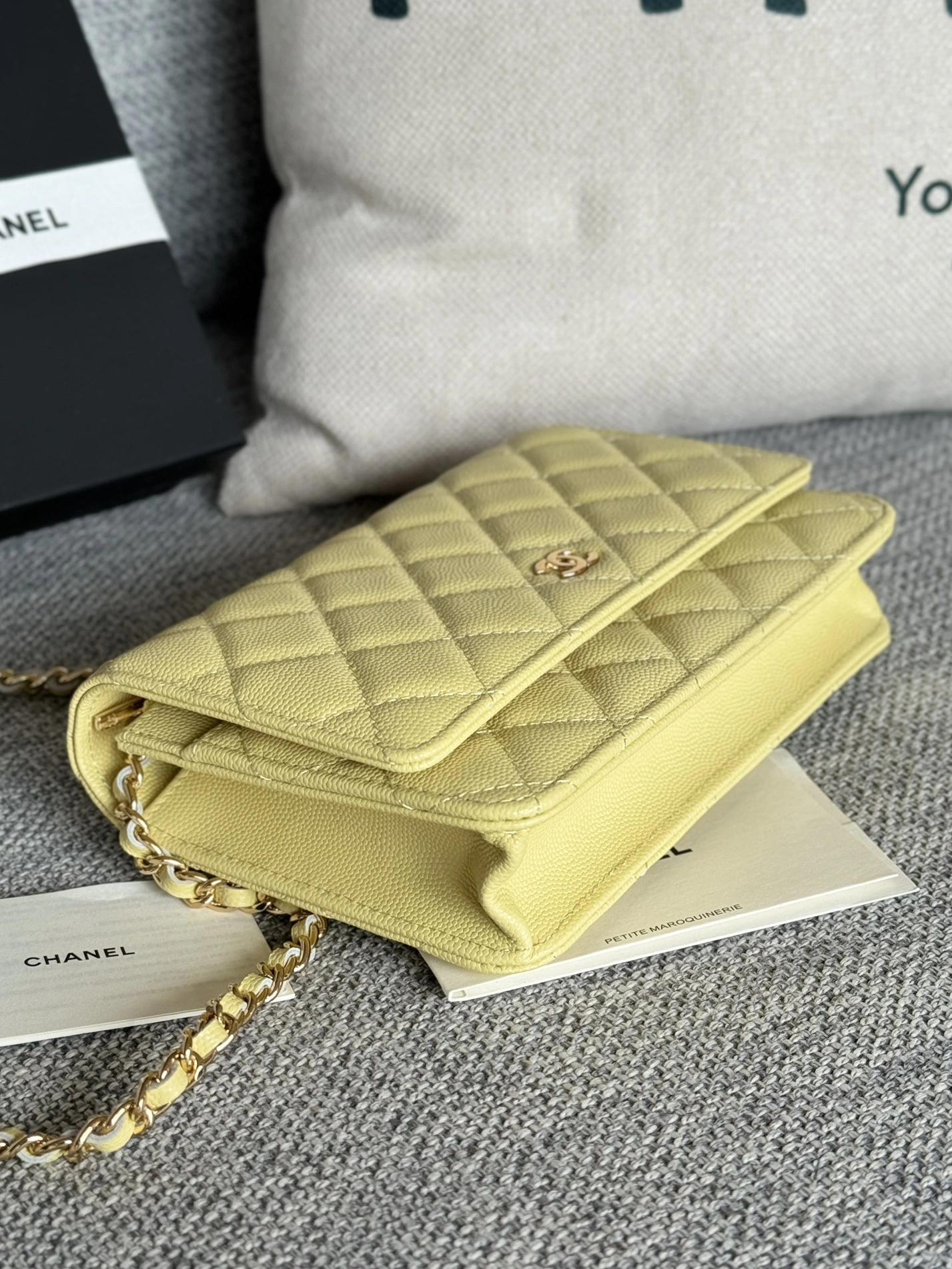 Chanel AAA Quality Messenger Bags In Gold For Women Breathable 9797