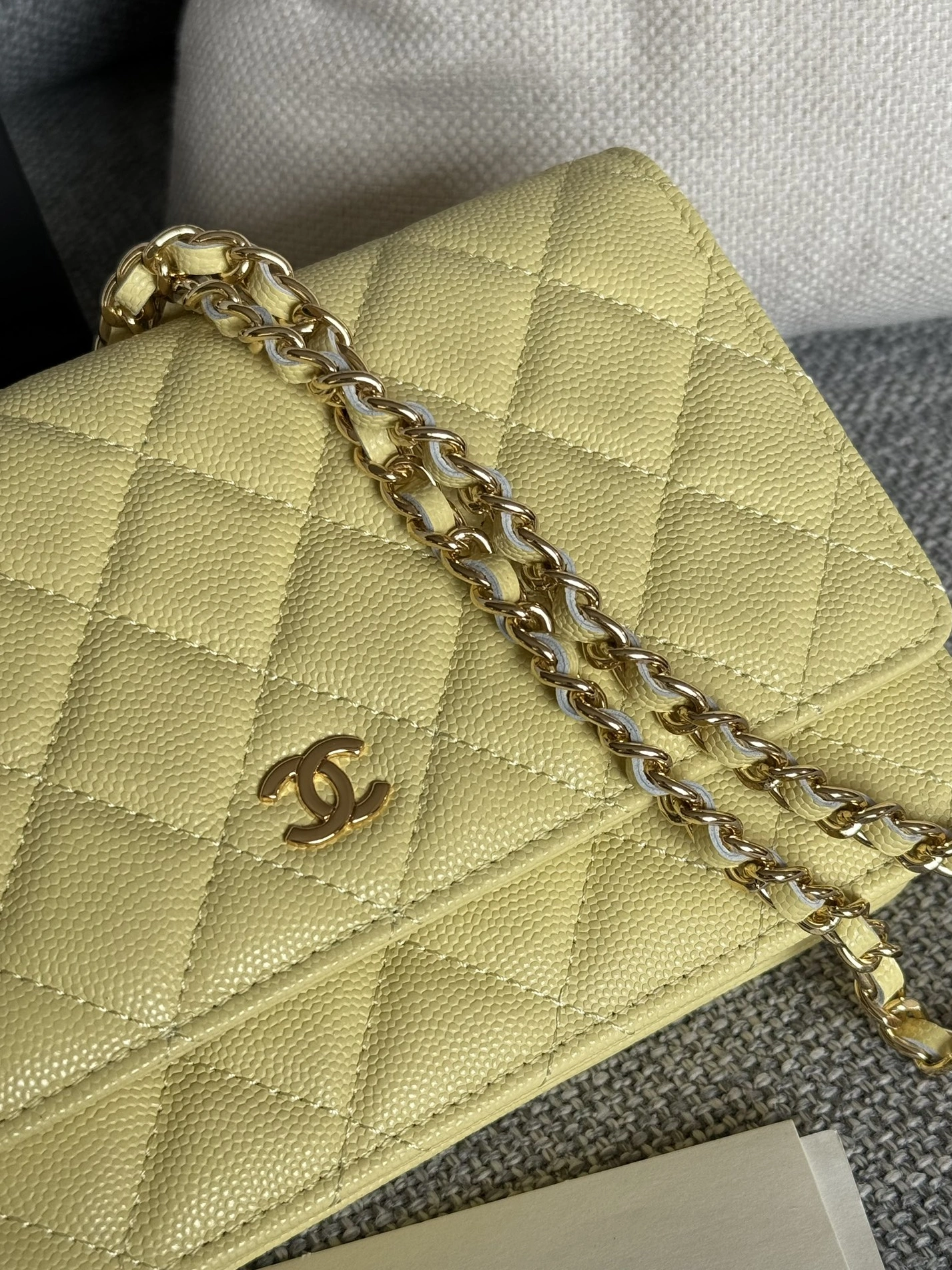 Chanel AAA Quality Messenger Bags In Gold For Women Breathable 9797