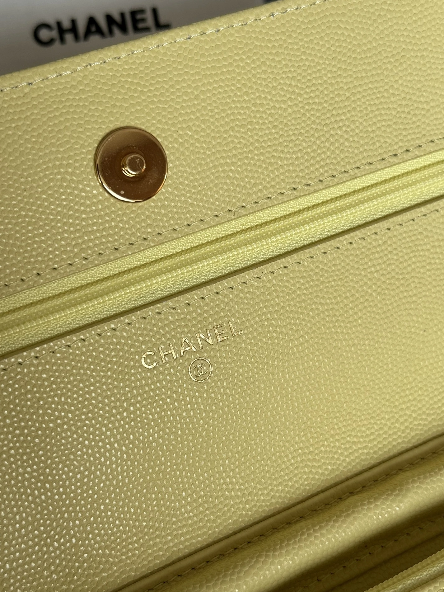 Chanel AAA Quality Messenger Bags In Gold For Women Breathable 9797