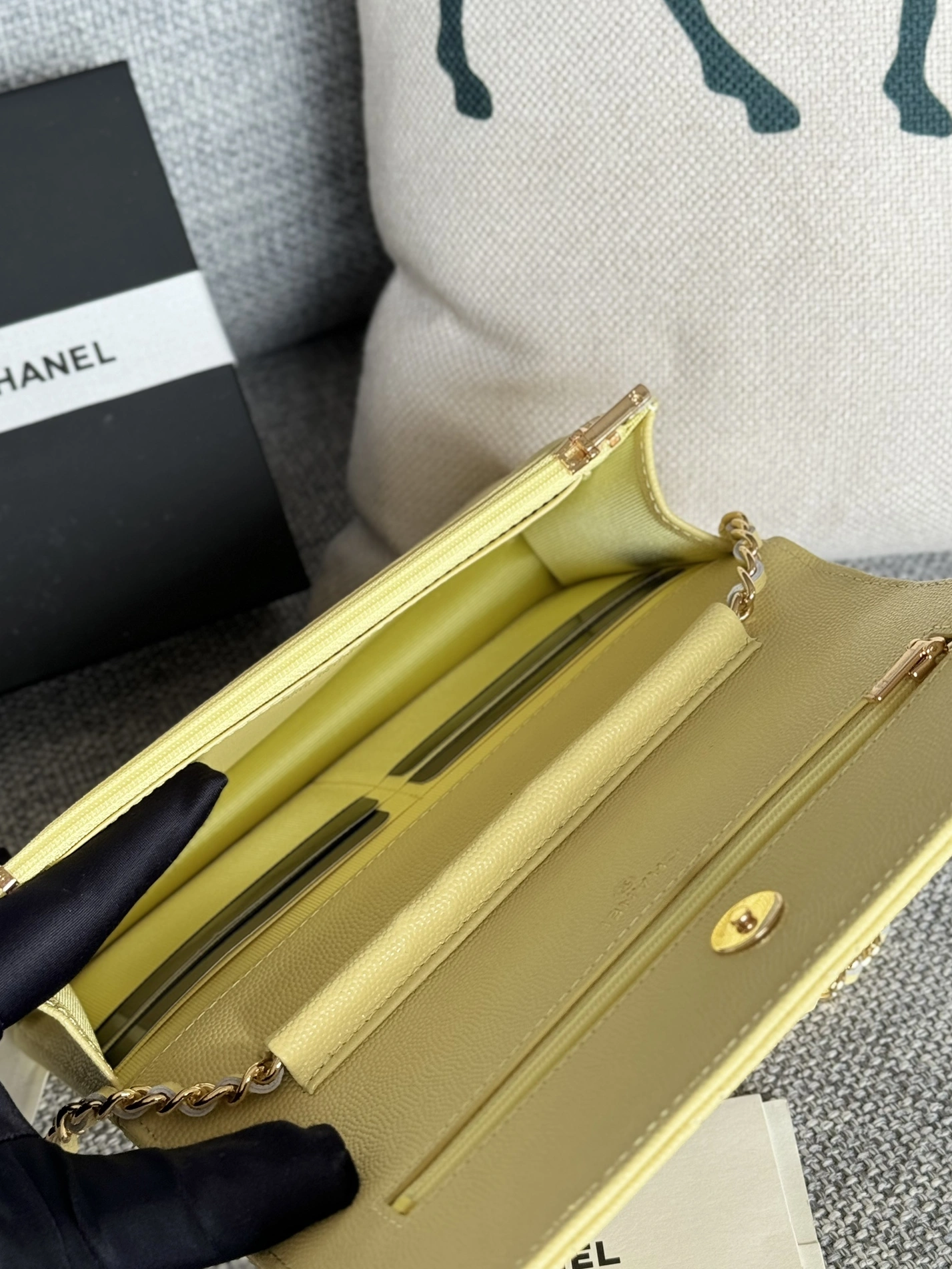 Chanel AAA Quality Messenger Bags In Gold For Women Breathable 9797