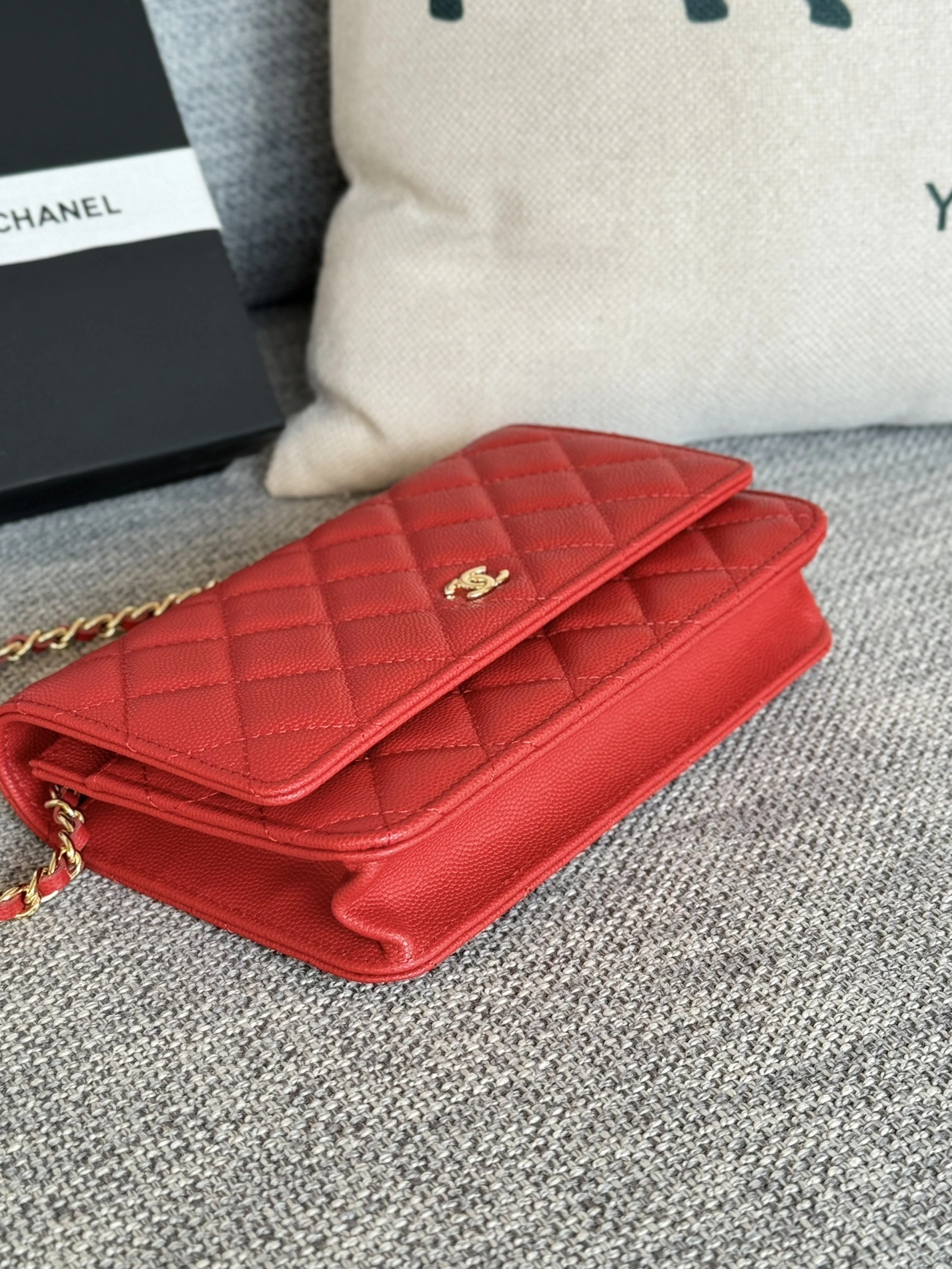 Chanel AAA Quality Messenger Bags In Gold For Women Durable 818