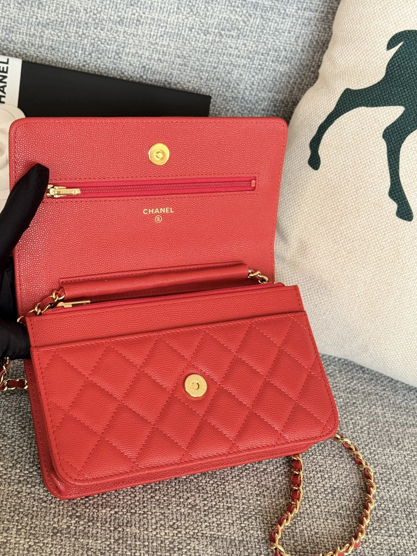 Chanel AAA Quality Messenger Bags In Gold For Women Durable 818