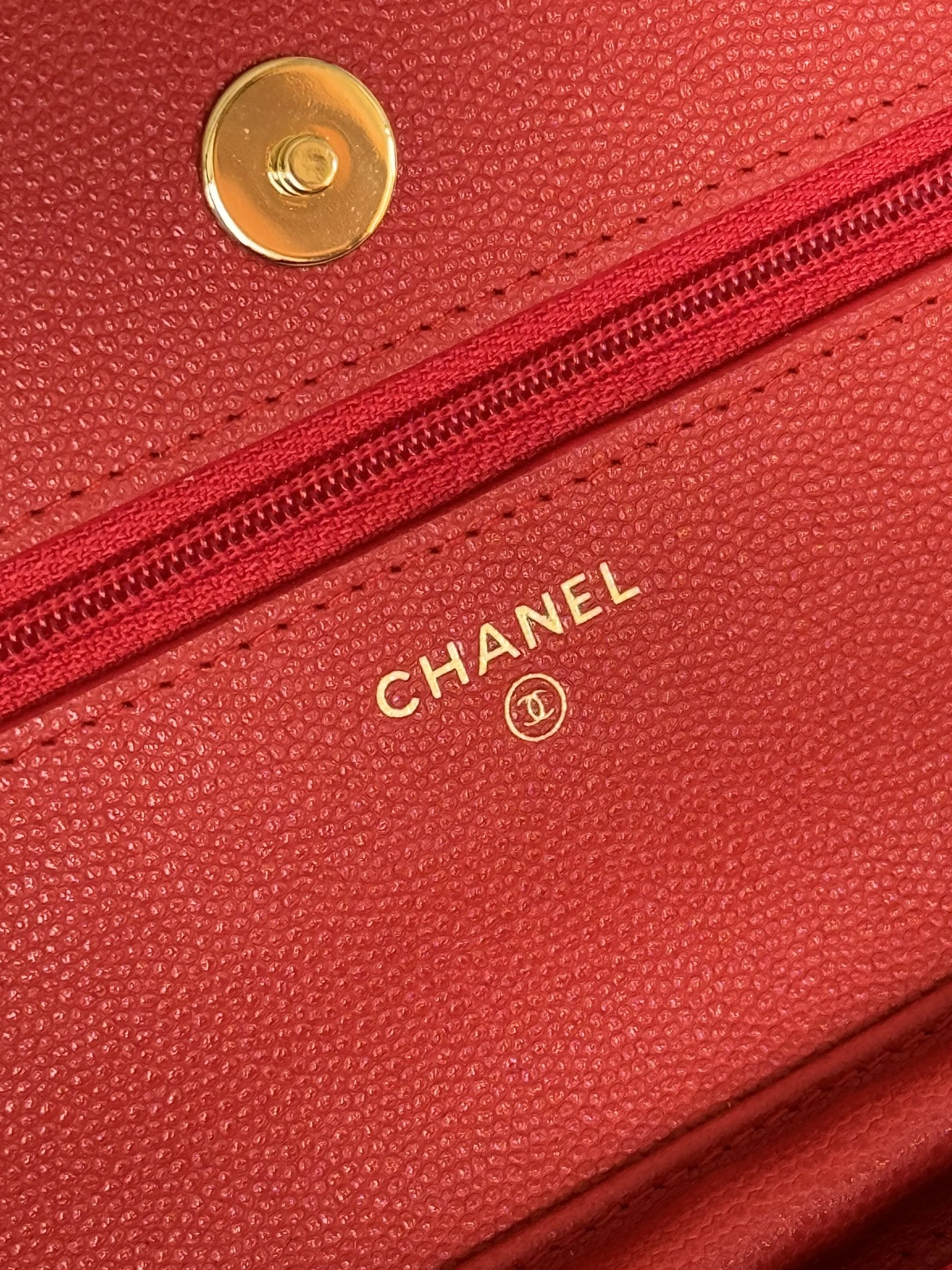 Chanel AAA Quality Messenger Bags In Gold For Women Durable 818