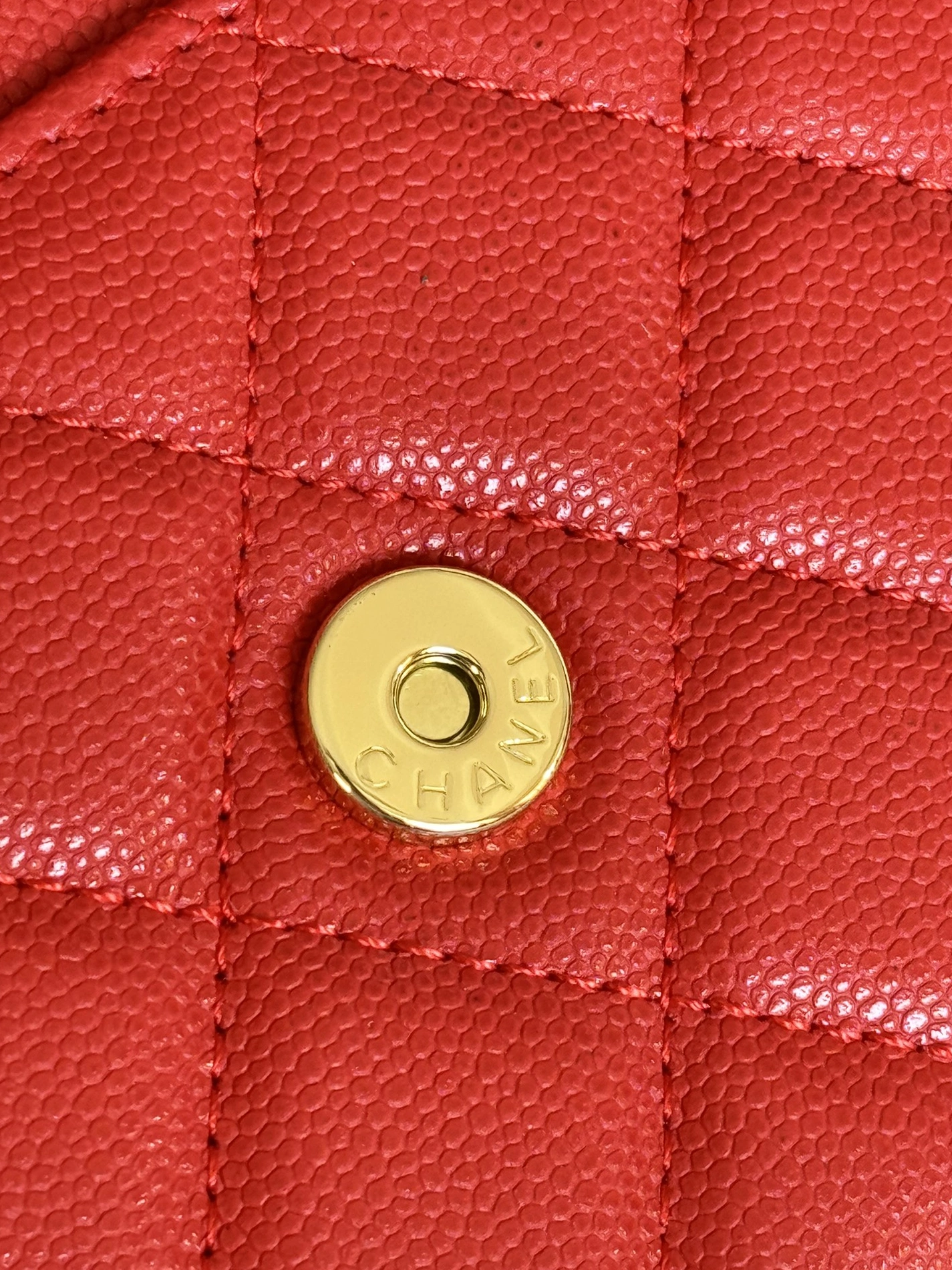 Chanel AAA Quality Messenger Bags In Gold For Women Durable 818