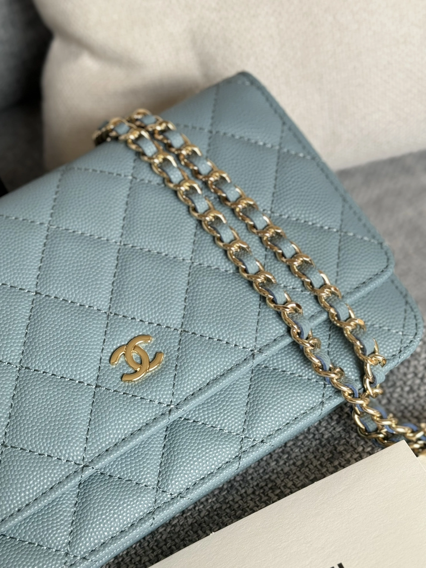 Chanel AAA Quality Messenger Bags In Gold For Women Fashionable 5230