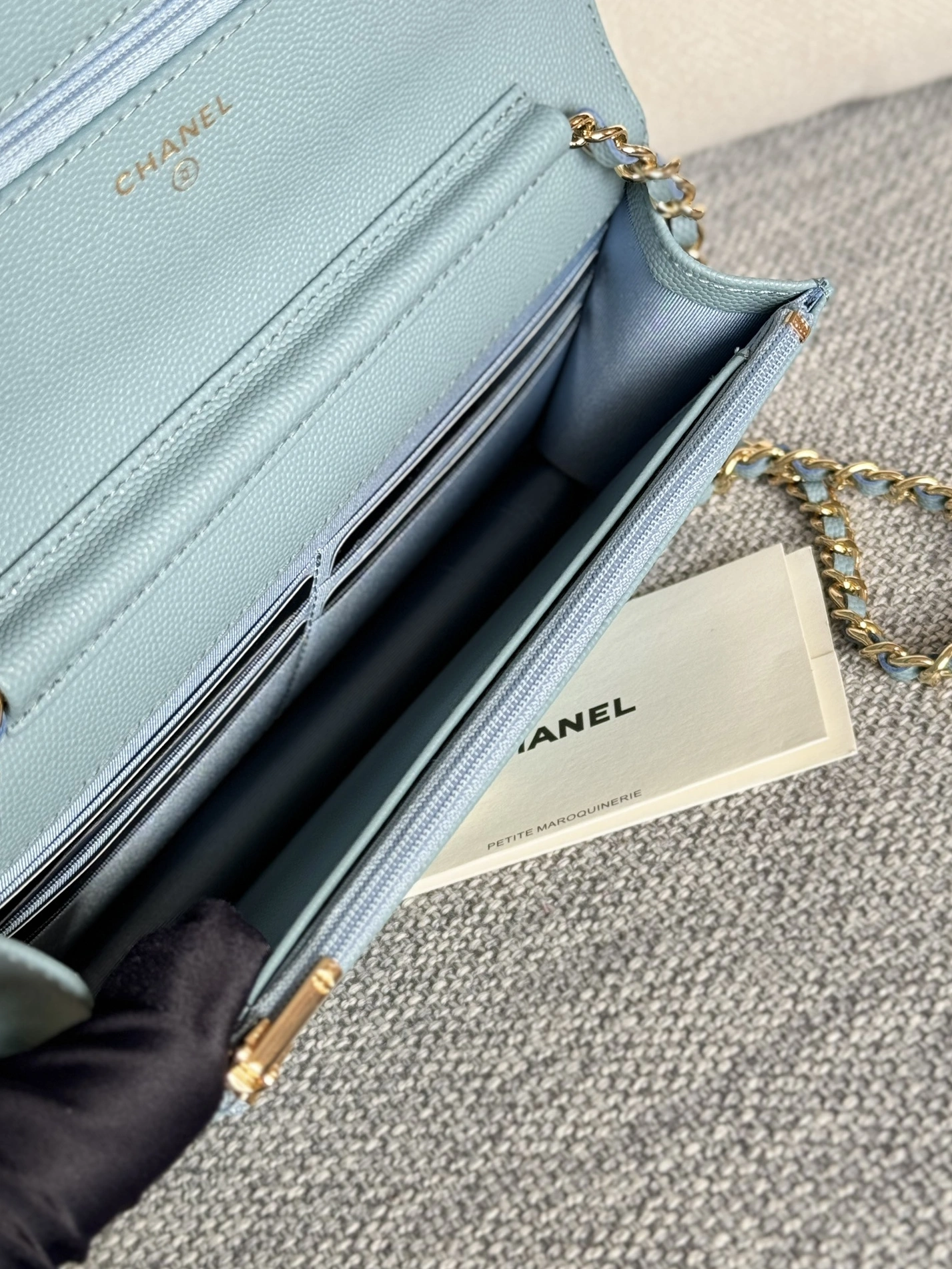 Chanel AAA Quality Messenger Bags In Gold For Women Fashionable 5230
