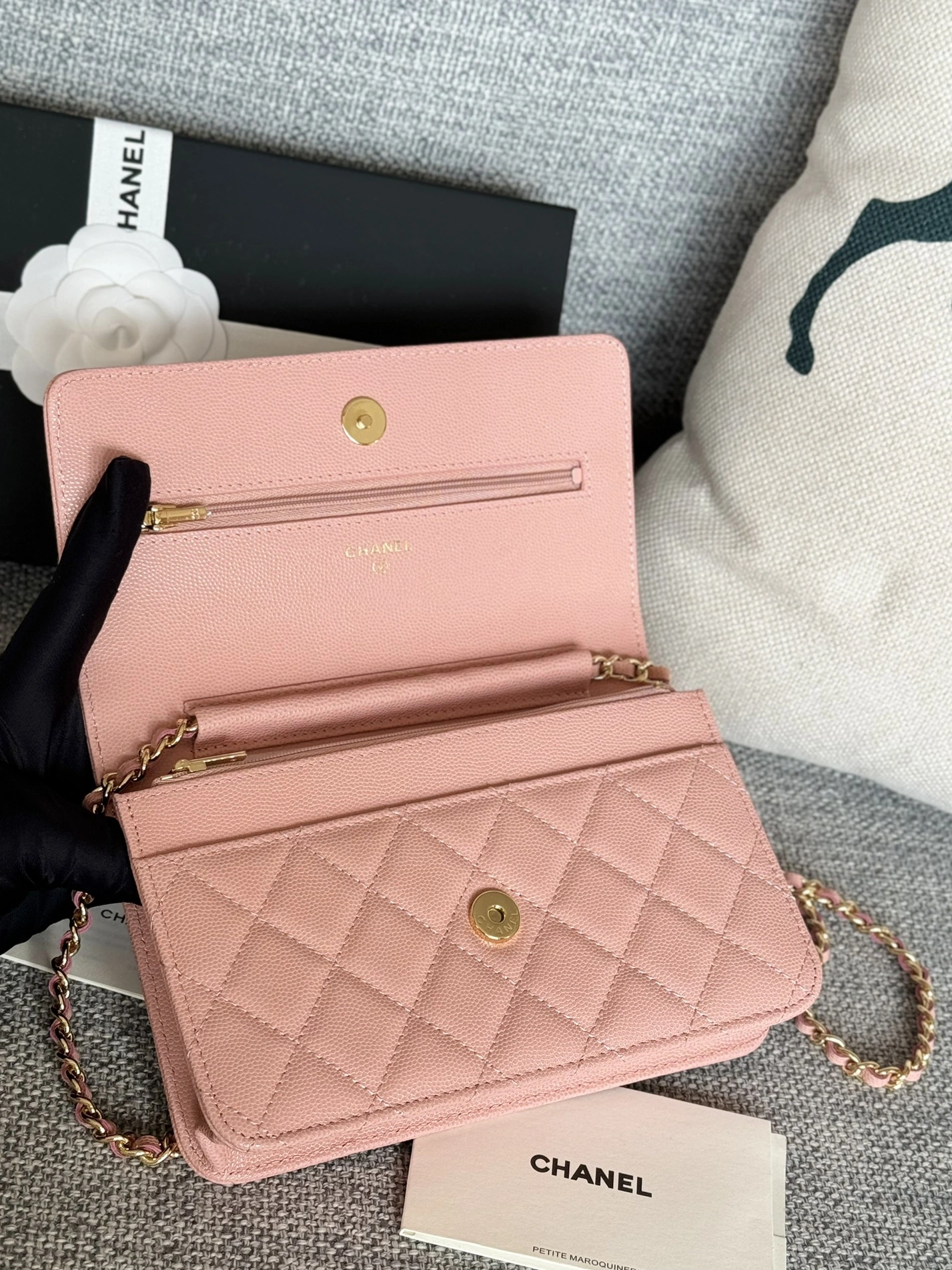 Chanel AAA Quality Messenger Bags In Gold For Women Popular 9545