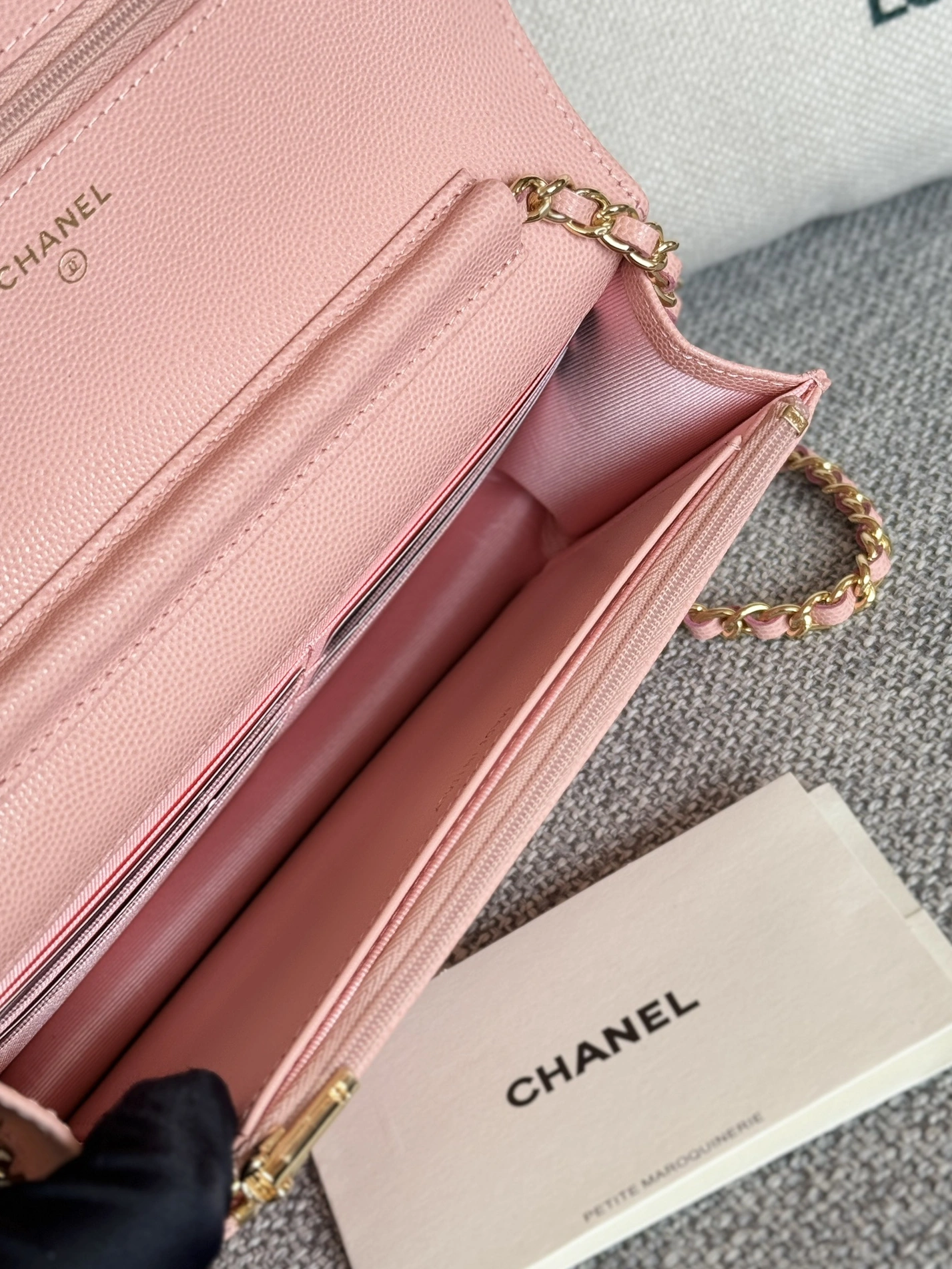Chanel AAA Quality Messenger Bags In Gold For Women Popular 9545