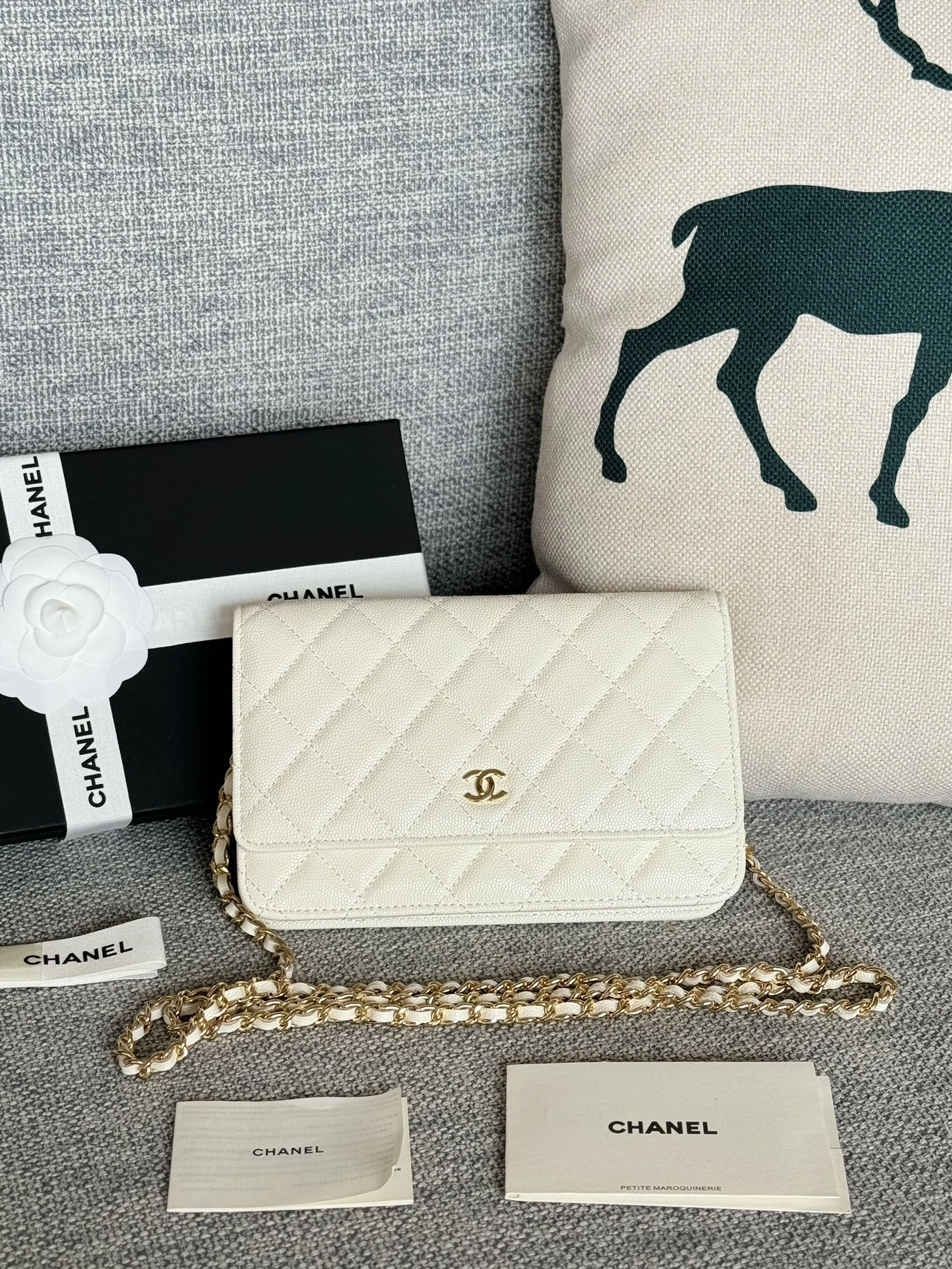 Chanel AAA Quality Messenger Bags In Gold For Women Resilient 6309