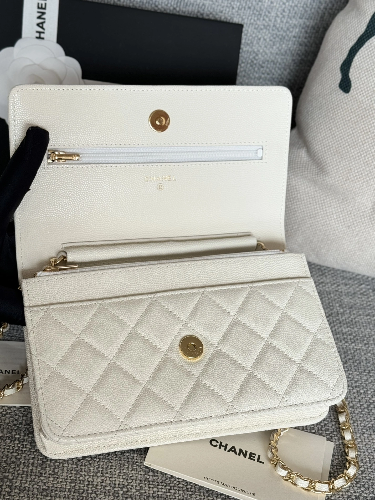 Chanel AAA Quality Messenger Bags In Gold For Women Resilient 6309
