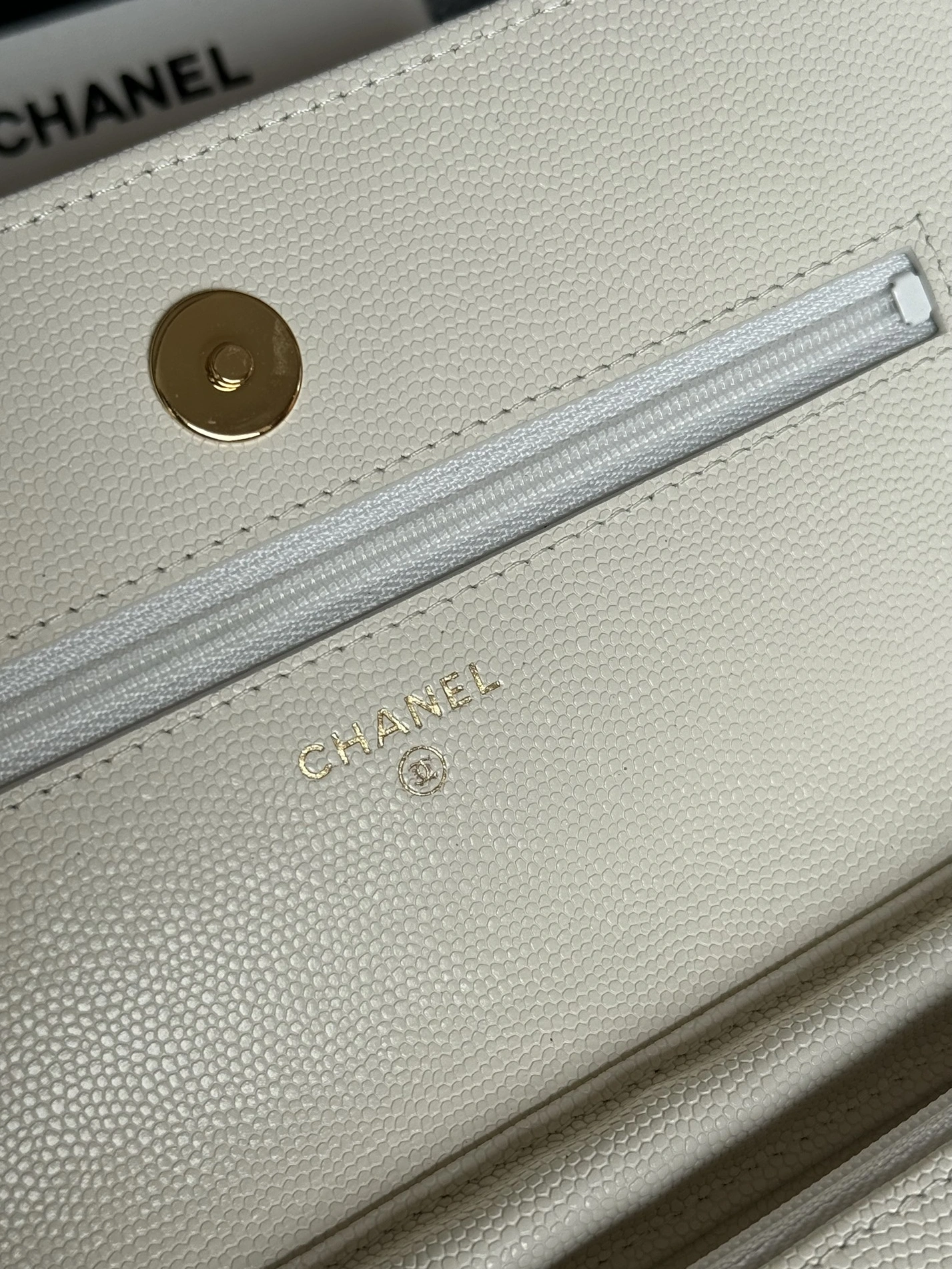 Chanel AAA Quality Messenger Bags In Gold For Women Resilient 6309