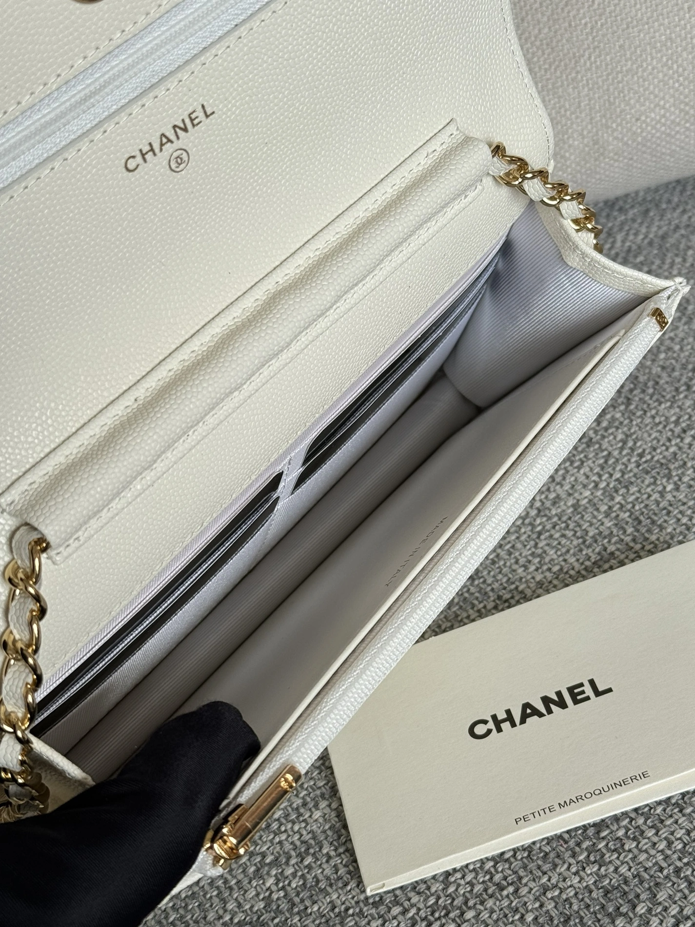 Chanel AAA Quality Messenger Bags In Gold For Women Resilient 6309