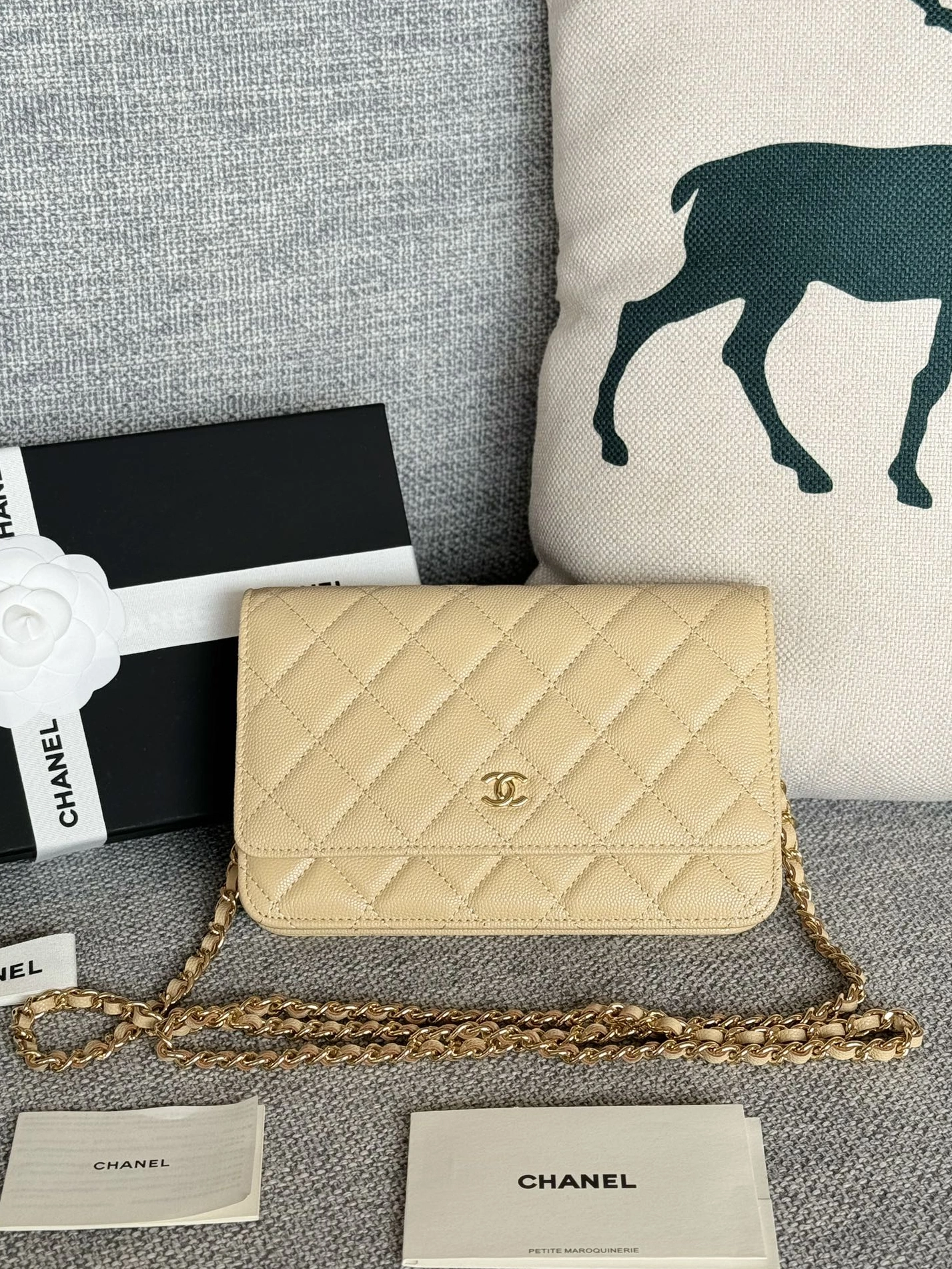Chanel AAA Quality Messenger Bags In Gold For Women Trendy 3118