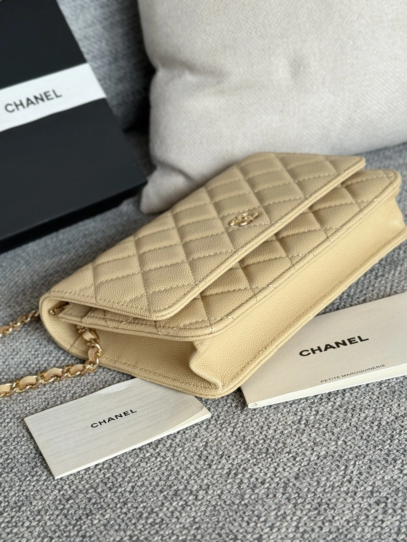 Chanel AAA Quality Messenger Bags In Gold For Women Trendy 3118