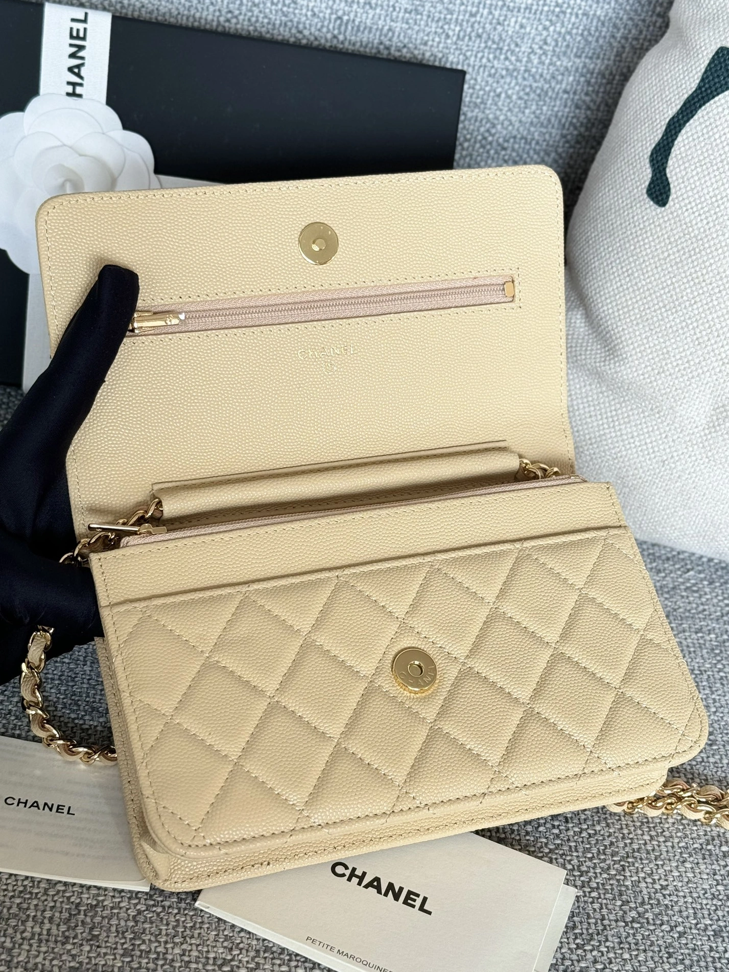 Chanel AAA Quality Messenger Bags In Gold For Women Trendy 3118