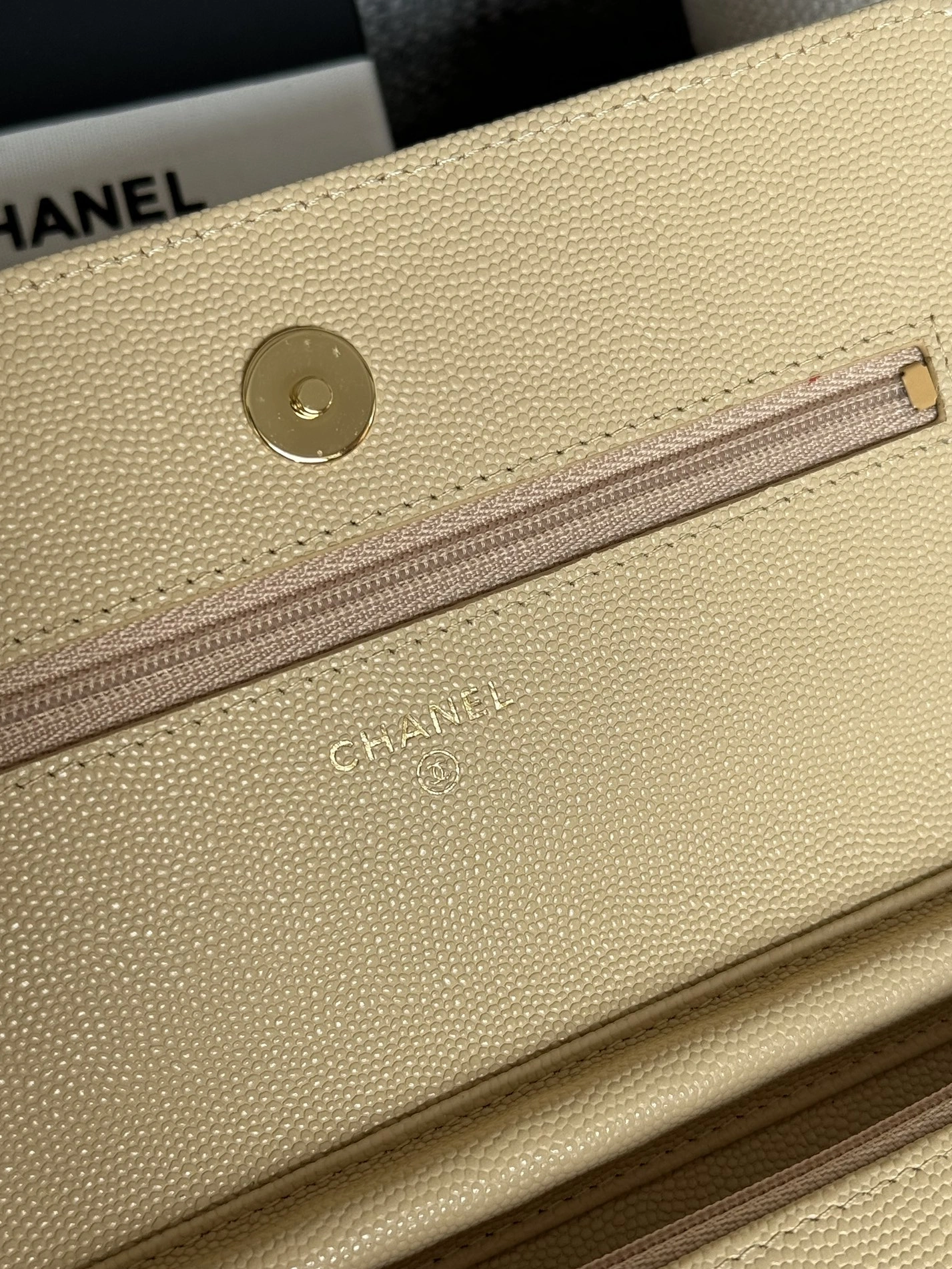 Chanel AAA Quality Messenger Bags In Gold For Women Trendy 3118