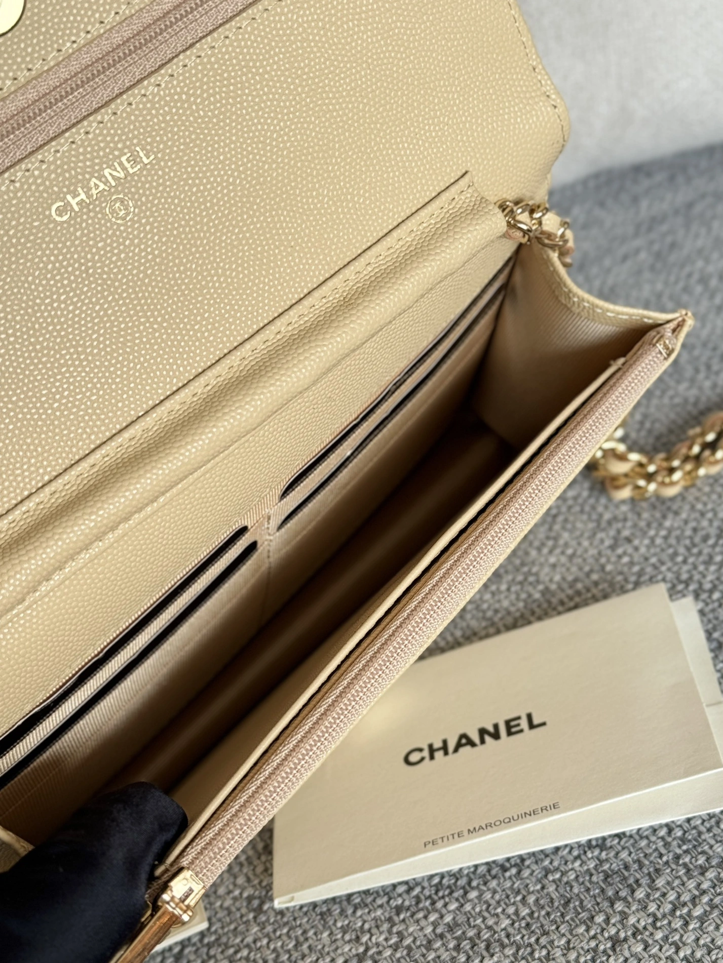 Chanel AAA Quality Messenger Bags In Gold For Women Trendy 3118