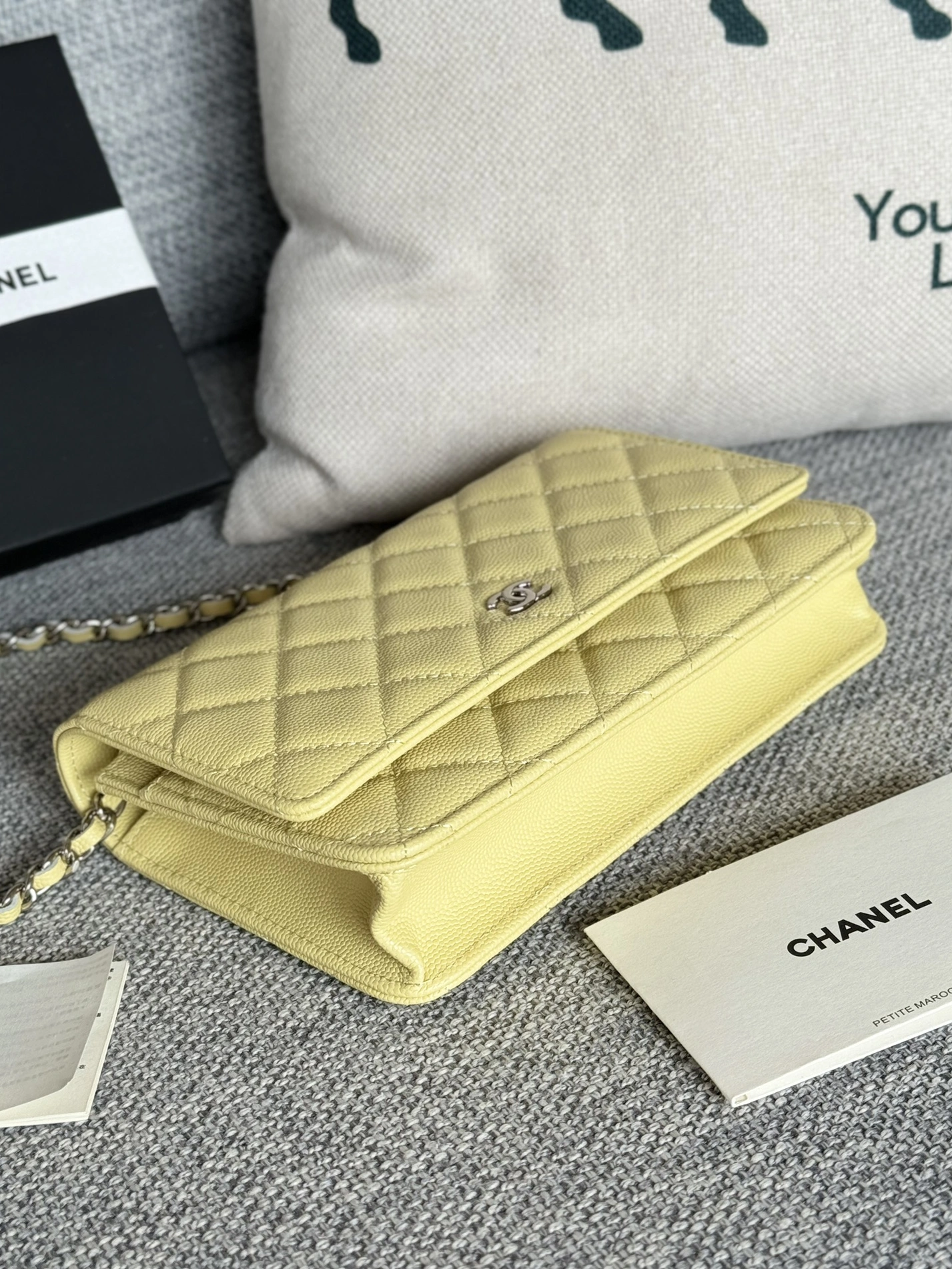Chanel AAA Quality Messenger Bags In Silver For Women Minimalist 7375
