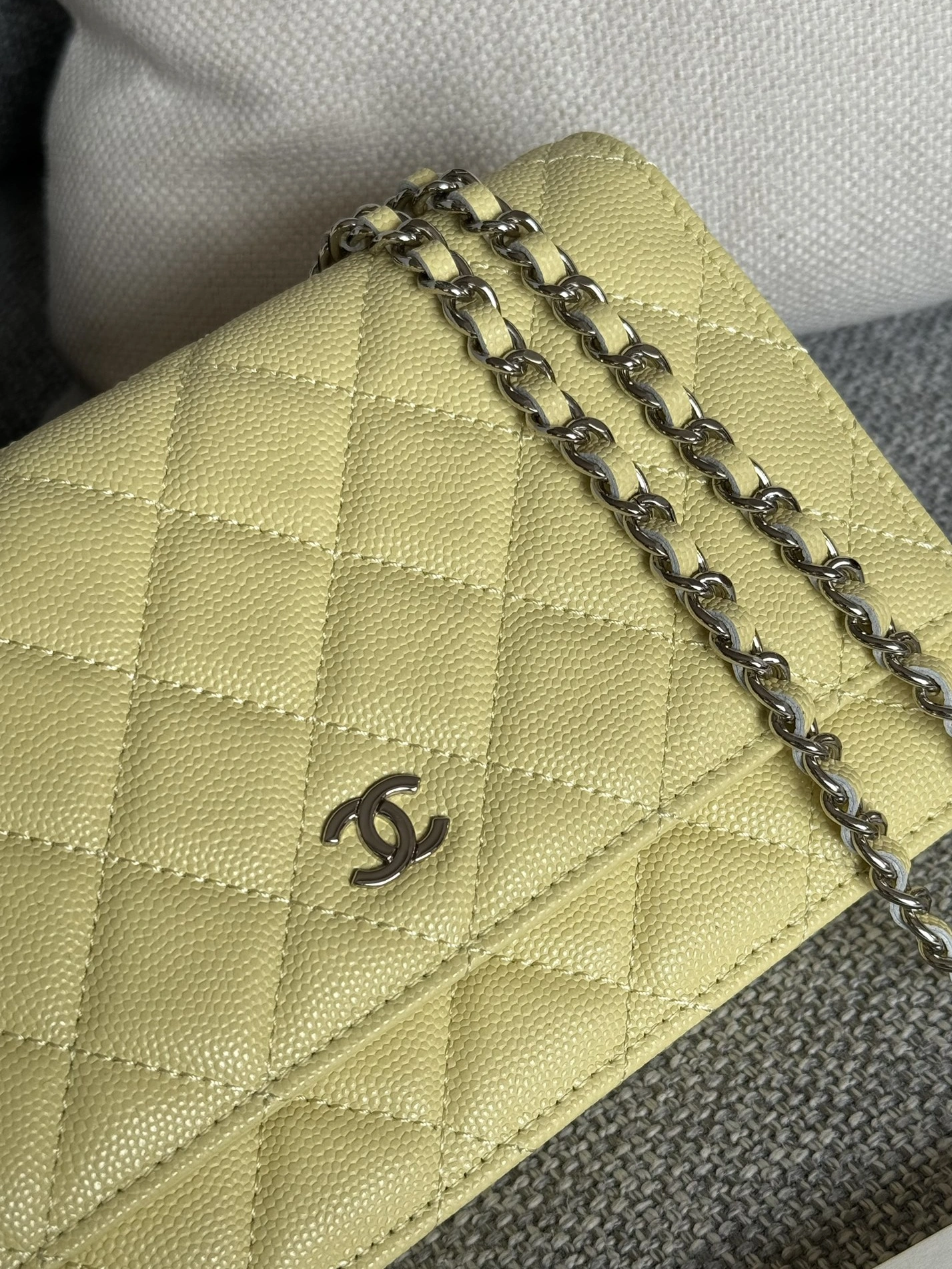 Chanel AAA Quality Messenger Bags In Silver For Women Minimalist 7375