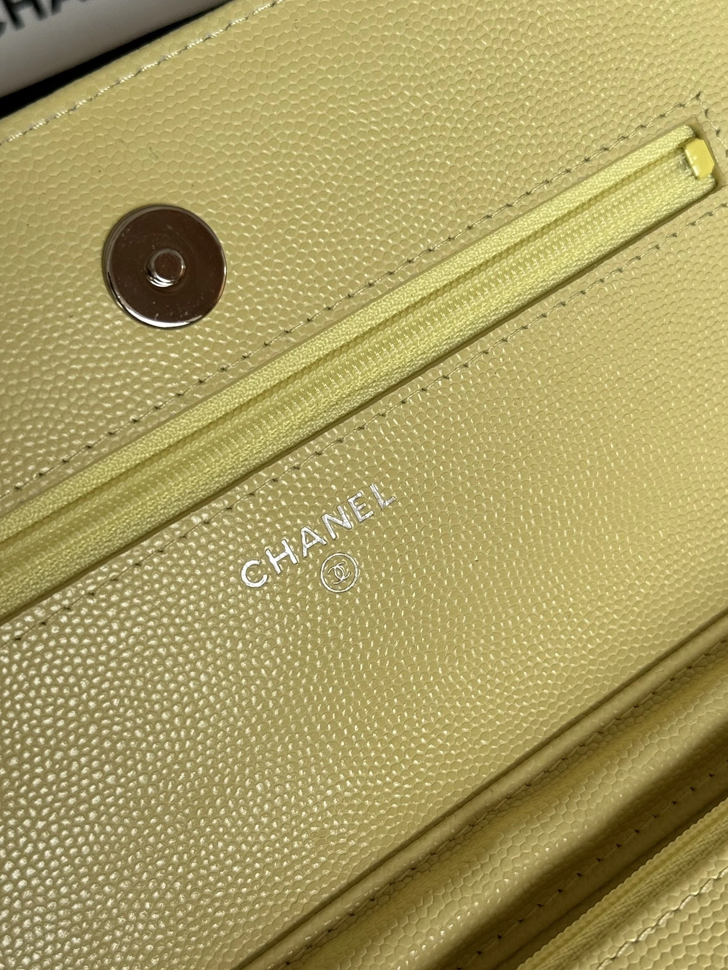 Chanel AAA Quality Messenger Bags In Silver For Women Minimalist 7375