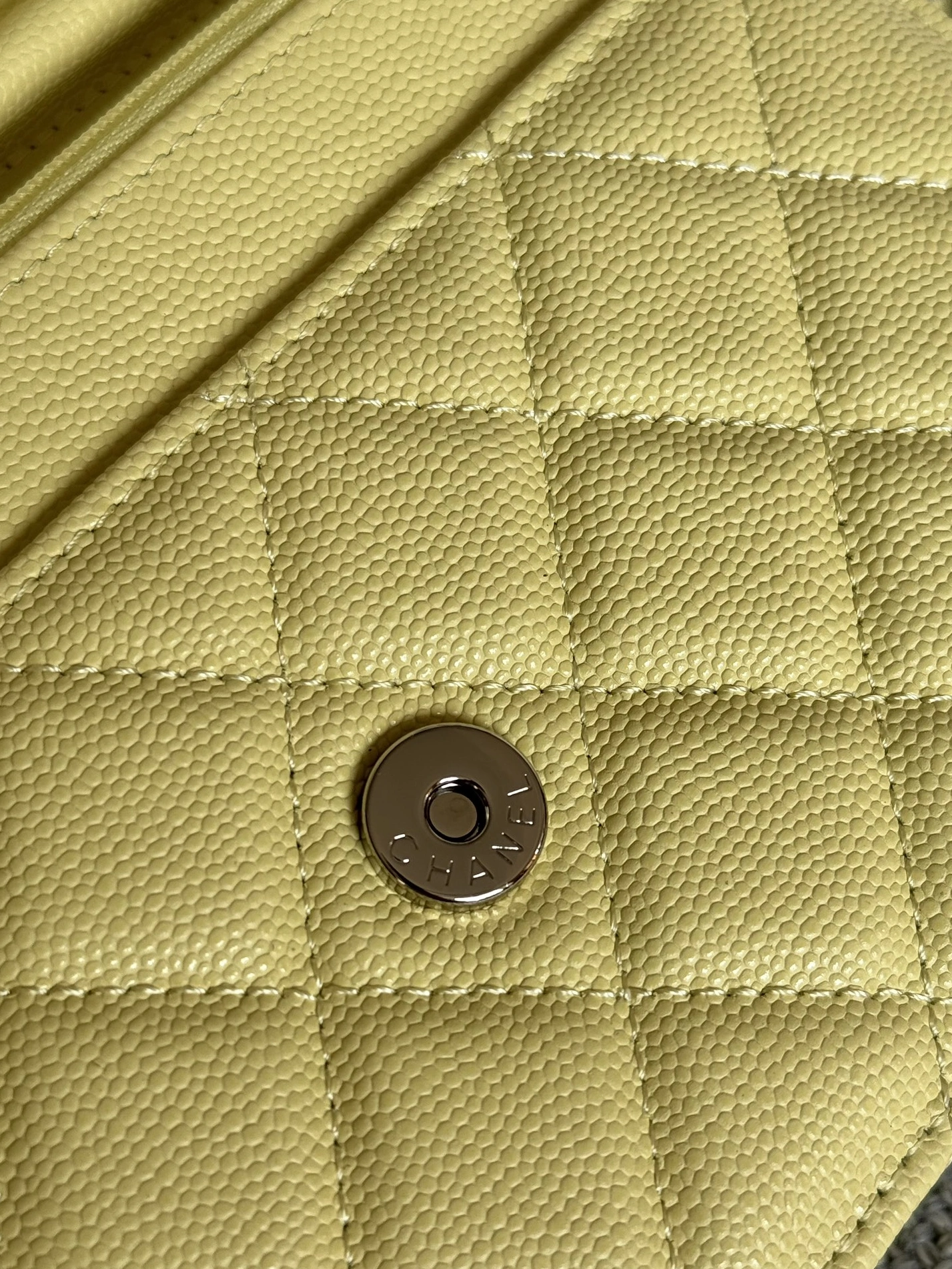 Chanel AAA Quality Messenger Bags In Silver For Women Minimalist 7375