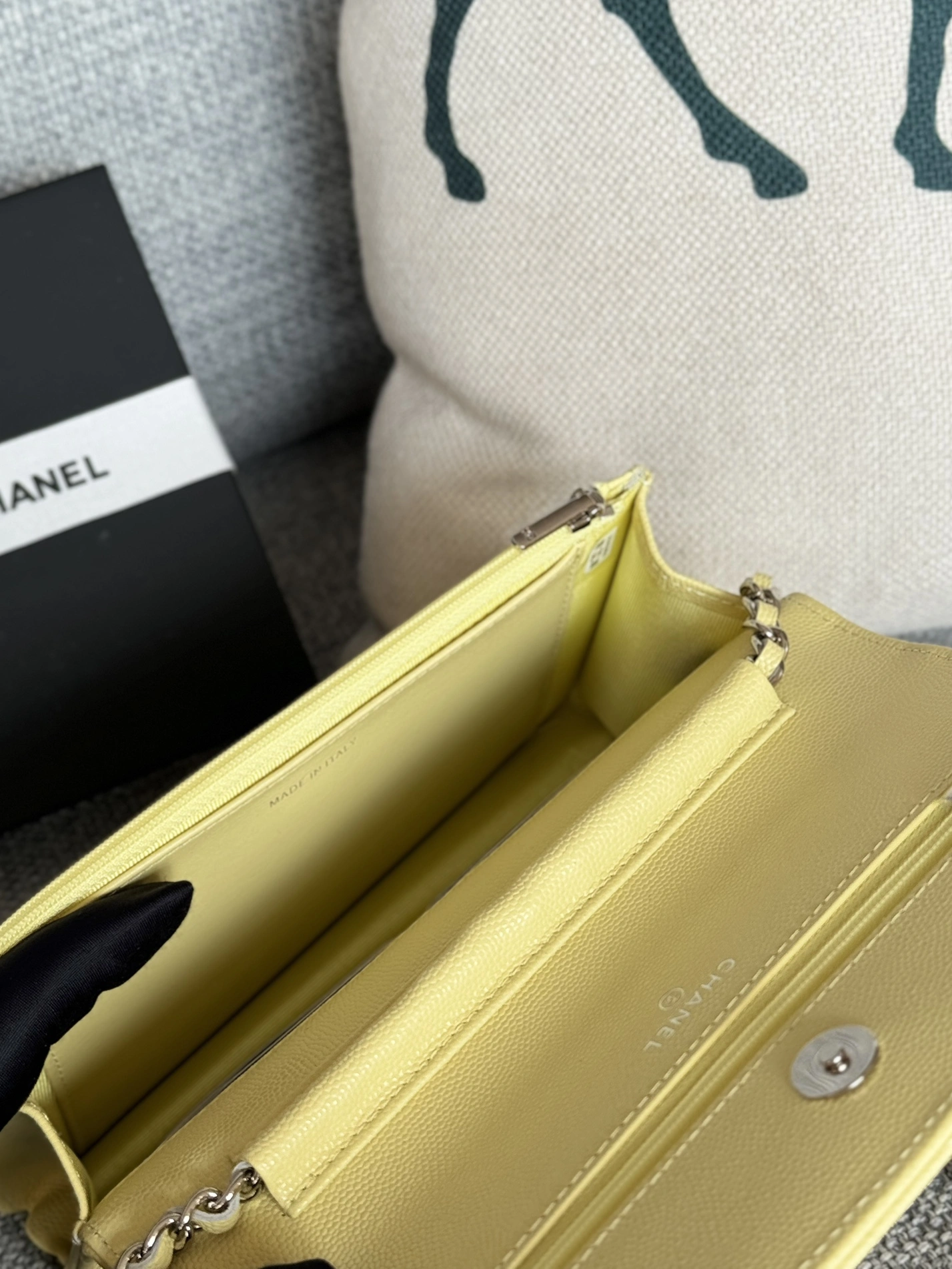 Chanel AAA Quality Messenger Bags In Silver For Women Minimalist 7375