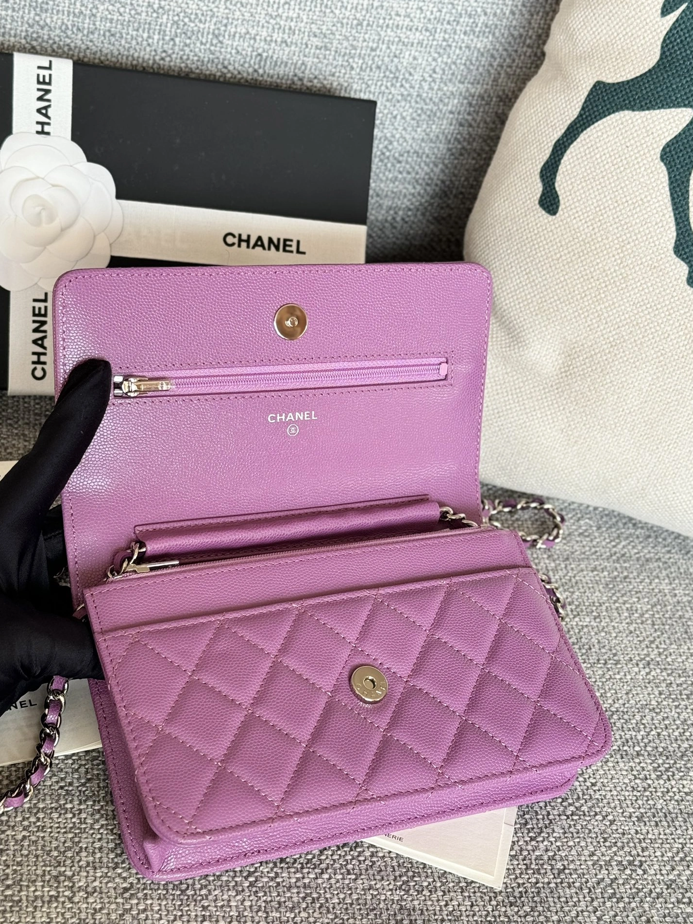 Chanel AAA Quality Messenger Bags In Silver For Women Trendy 7025